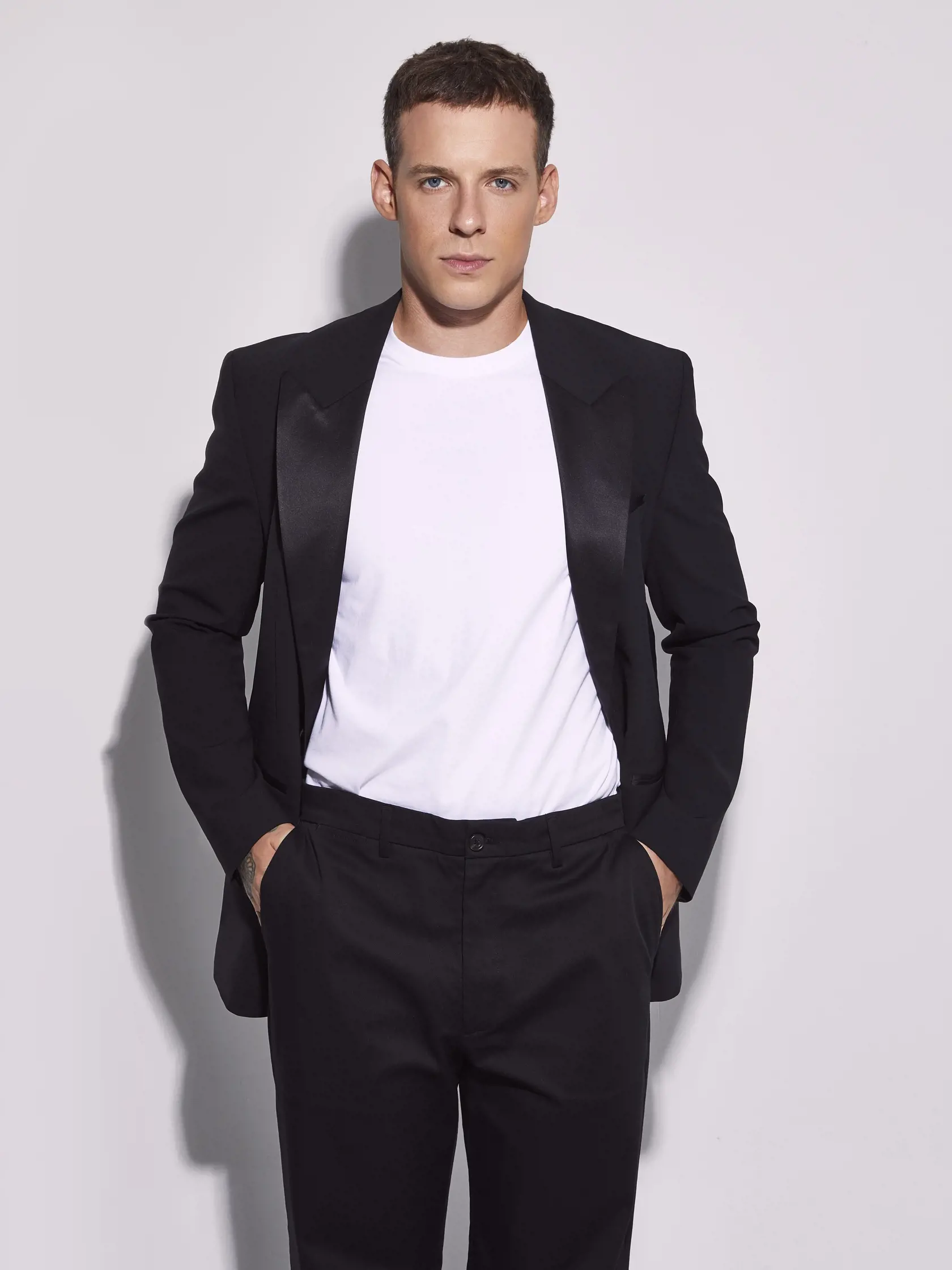 Novou šou bude sprevádzať talentovaný mladý herec a model Krištof Králik, ktorého si diváci a diváčky obľúbili v seriálovom hite Pán profesor.