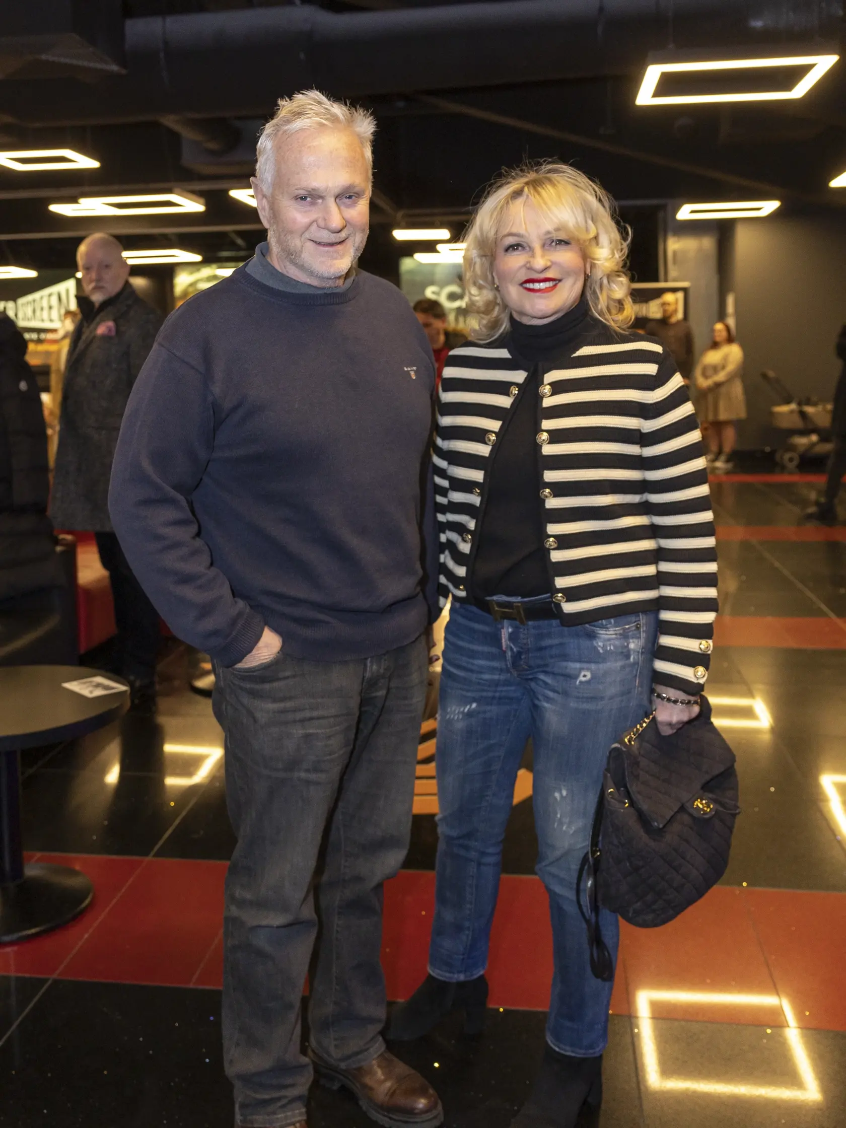 Premiéra filmu Invalid v kine obchodného centra Aupark v Bratislave. Na snímke je Ján Kuric a Simona Bubánová.