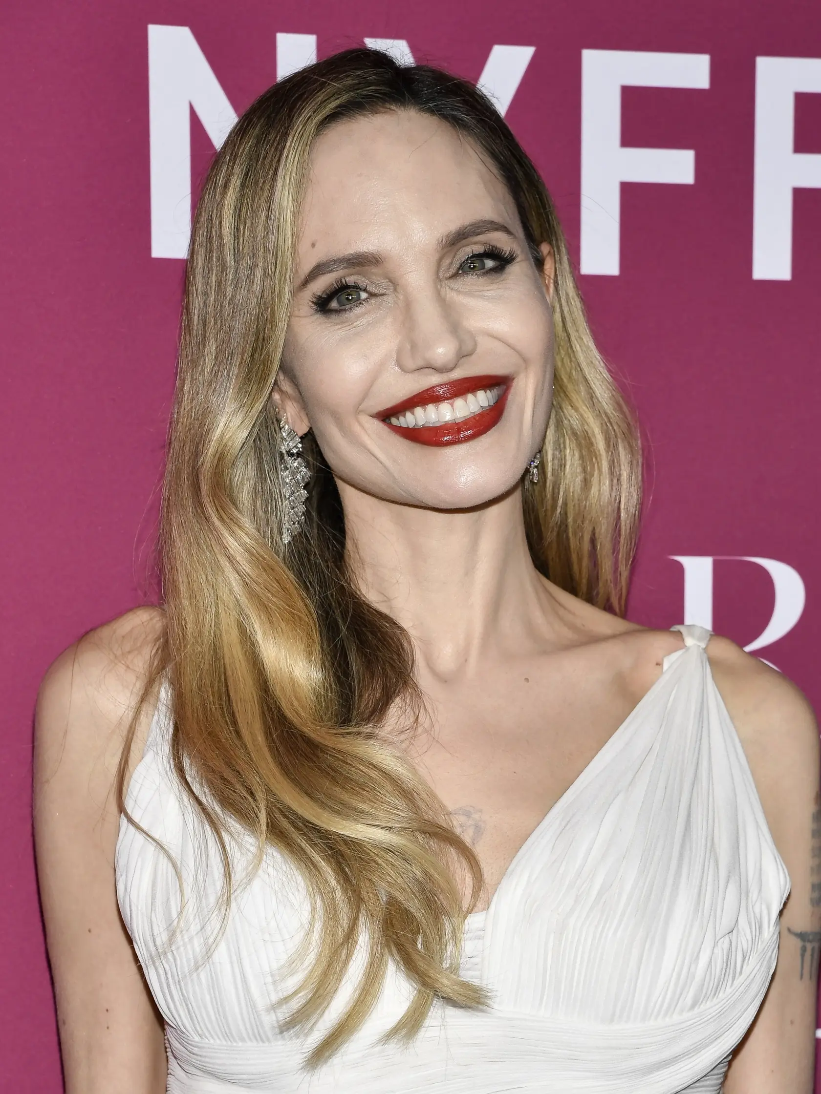 Krásna Angelina Jolie si prechádza veľkou životnou zmenou. Herečka sa totiž musela zmieriť s tým, že jeden z jej synov sa rozhodol odsťahovať z domu.
