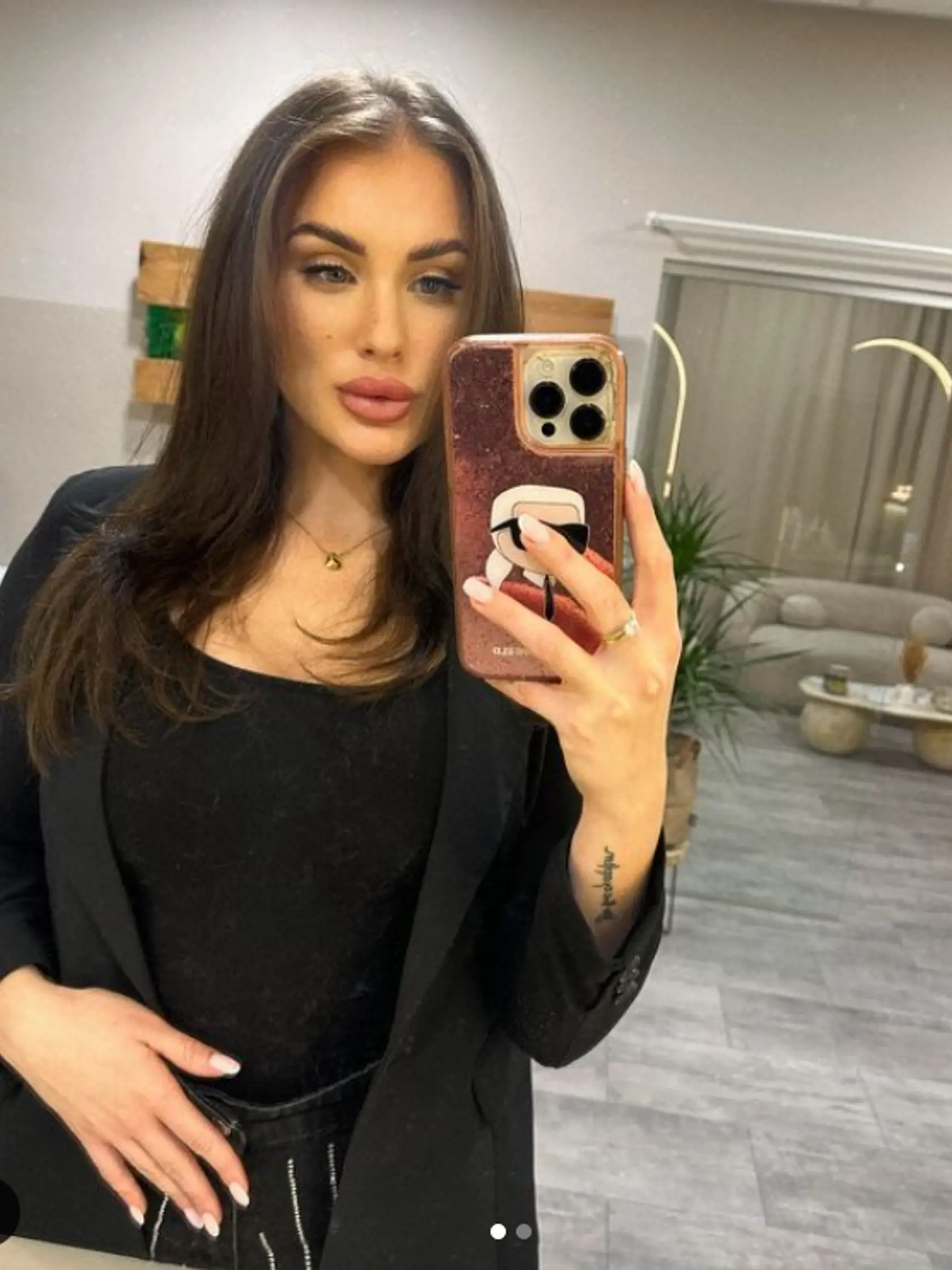 Z farmárky Stanky je brunetka.
