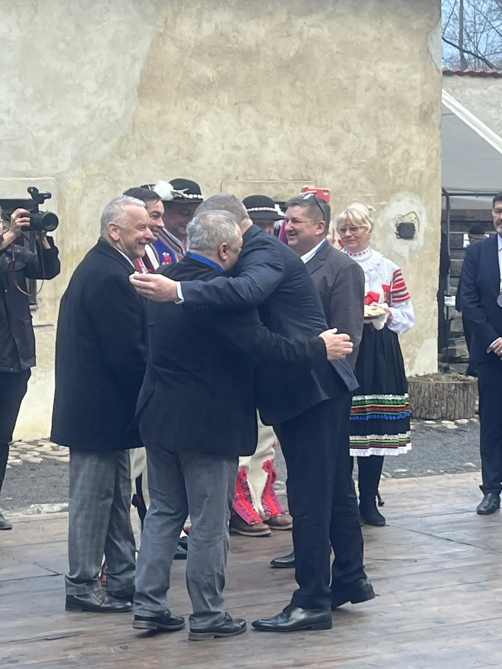 Premiéra Roberta Fica  vítali Gorali chlebom a soľou. 