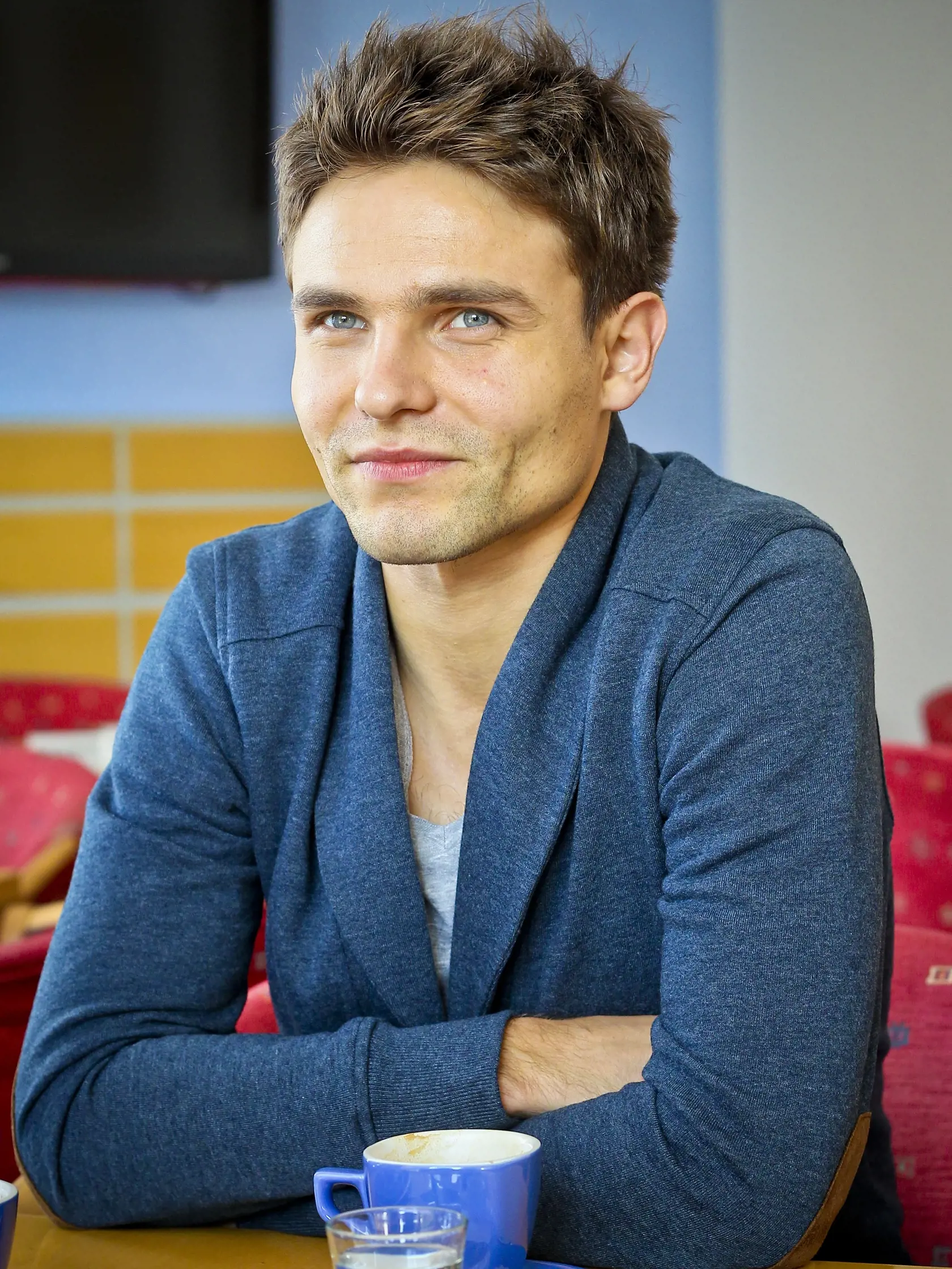 Na snimke profesionalny tanecnik Tomas Surovec pocas rozhovoru.