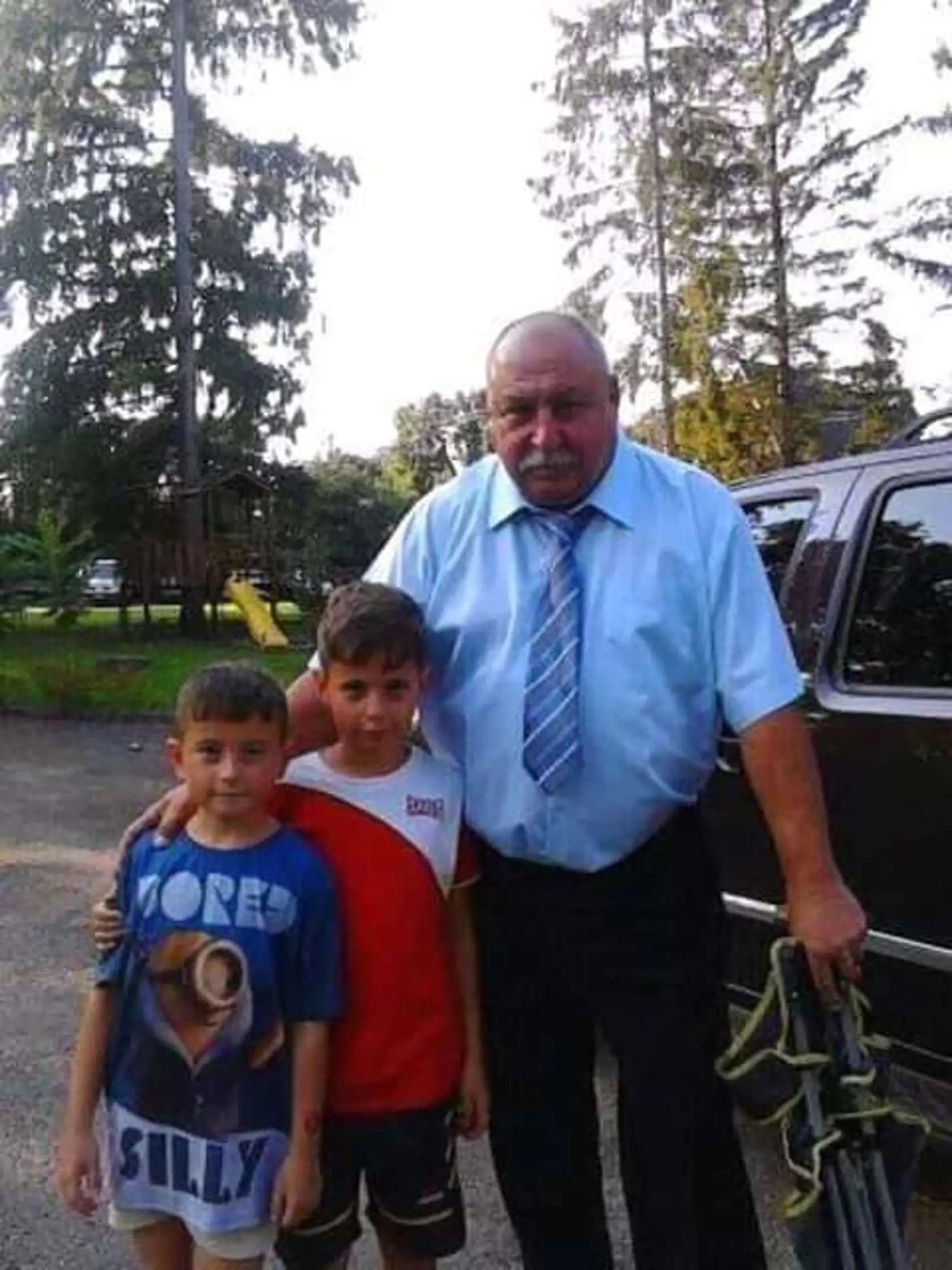 Bratia Denis a Dávid Tomášovci z Tibavy sa tiež odfotografovali s Andym Hrycom. Herec nikoho neodmietol. Trpezlivo rozdával autogramy. Pracovný pobyt v Tibave si užíval.