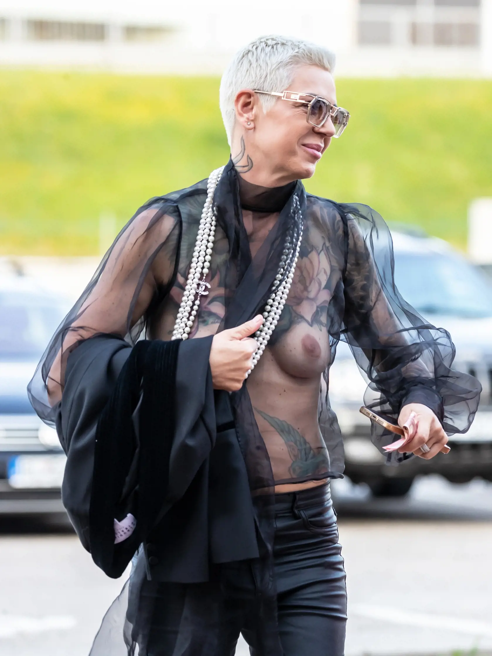 Na snímke Ivana Beláková prichádza na Social Awards Slovakia "SOWA" v Bratislave. Ukázala doslova všetko.