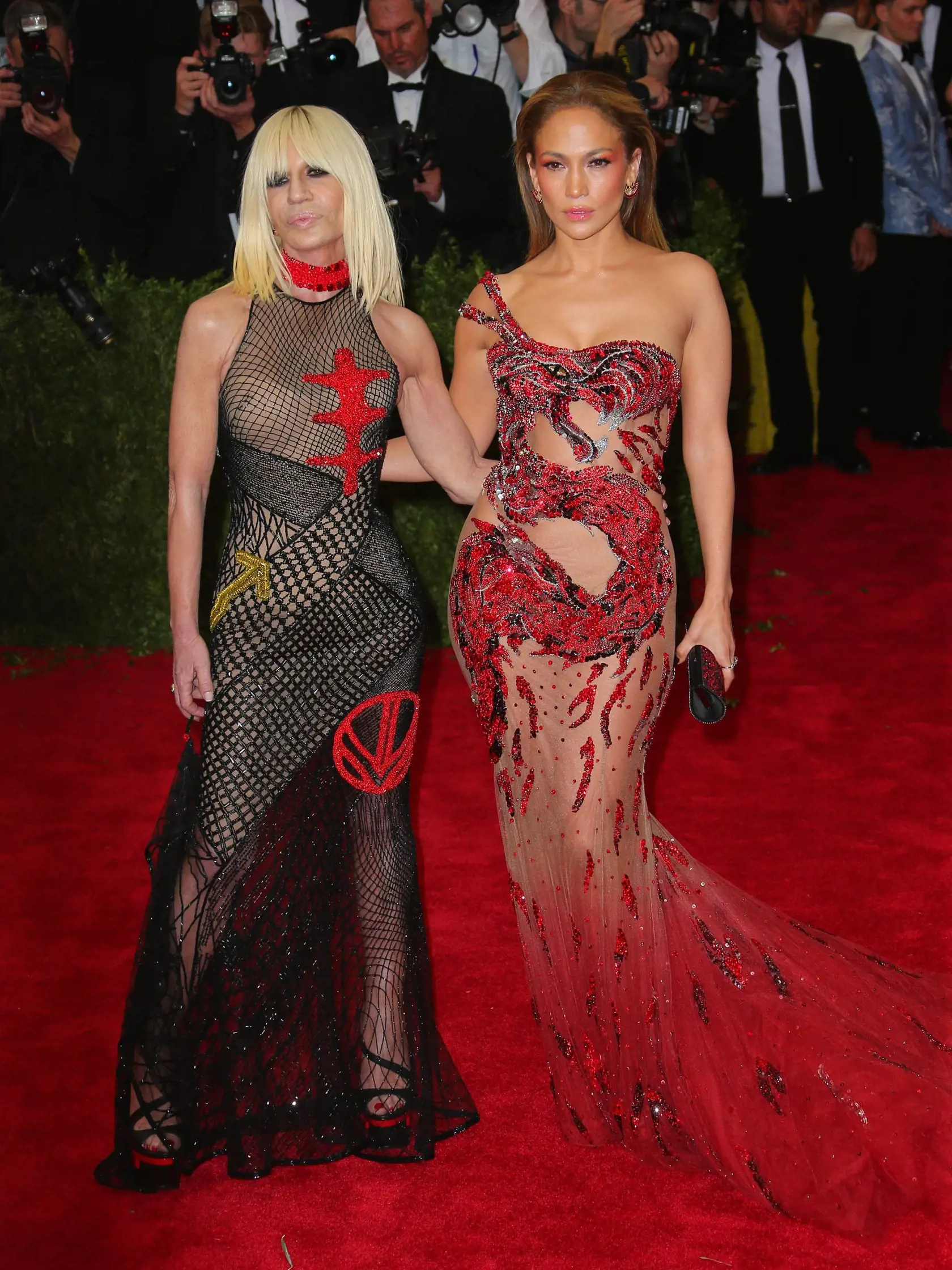 Jennifer s Donatelou Versace v známych nahých šatách z MET Gala.