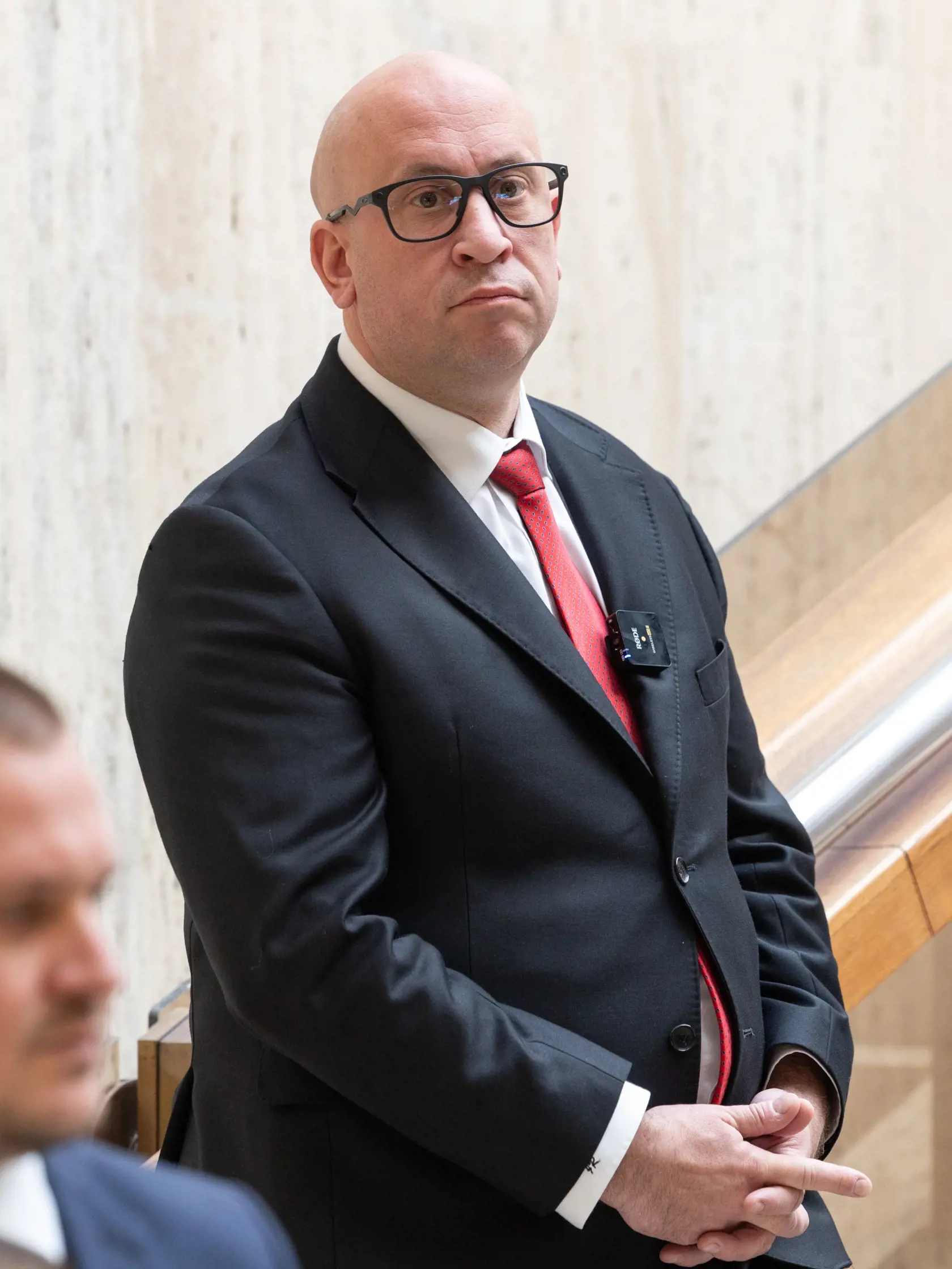V obci Pečovská Nová Ves v okrese Sabinov v pondelok odovzdali do užívania 24 nových nájomných bytov. Obec chce v troch etapách zabezpečiť spolu 72 jedno-, dvoj- a trojizbových bytov v šiestich bytových domoch. Projekt realizuje vďaka dotácii z Ministerstva dopravy SR a finančnej podpore Štátneho fondu rozvoja bývania (ŠFRB). Na odovzdaní bytov sa v pondelok zúčastnil minister dopravy Jozef Ráž (nominant Smeru-SD), generálny riaditeľ ŠFRB Milan Lipka a starosta obce Jaroslav Dujava.