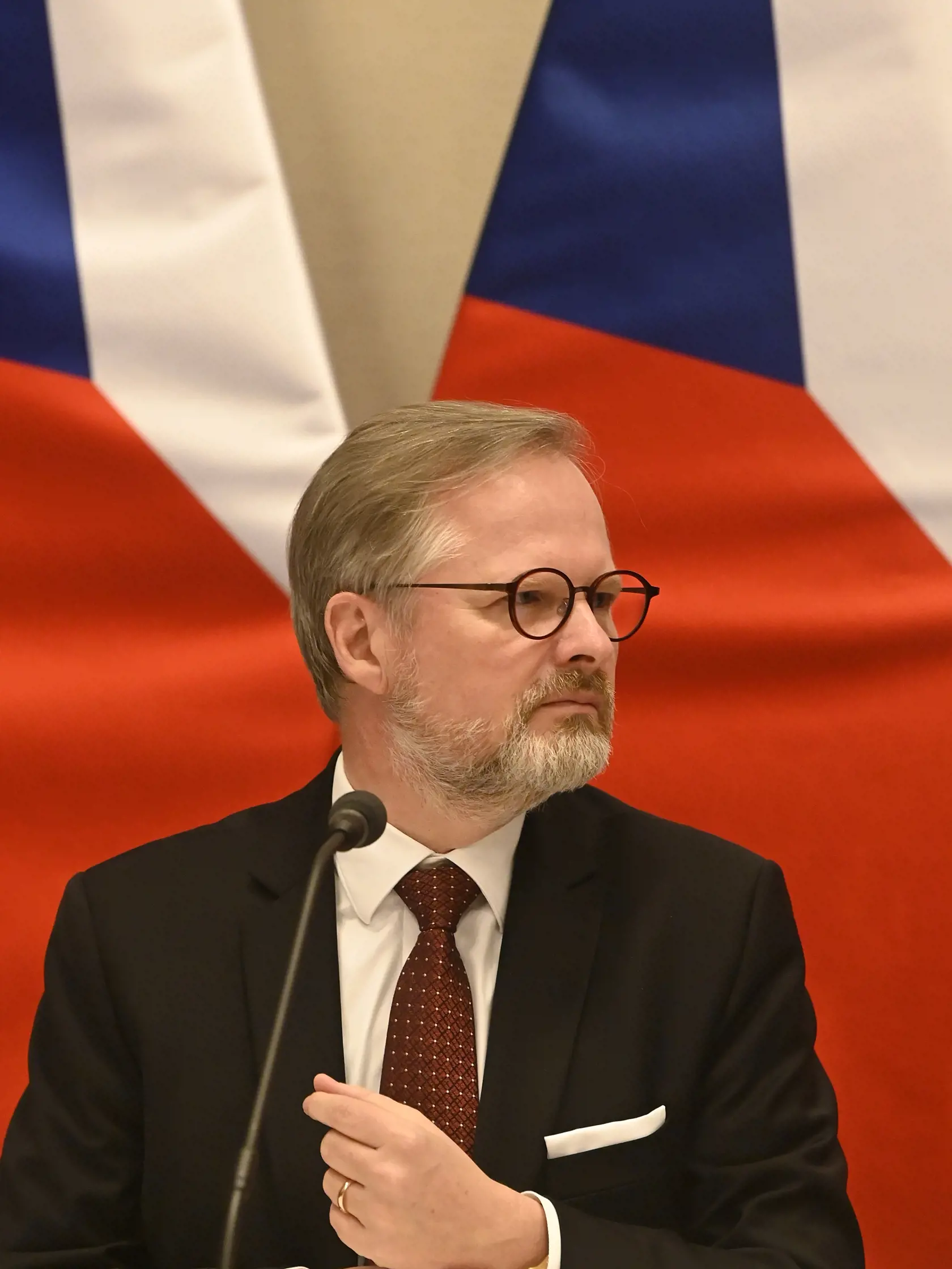 Na snímke predseda vlády ČR Petr Fiala počas spoločného zasadnutia členov vlád Slovenskej republiky a Českej republiky v Trenčíne v pondelok 3. apríla 2023. Na spoločnom rokovaní hovorili okrem iného o vojne na Ukrajine, obrannej či cezhraničnej spolupráci.