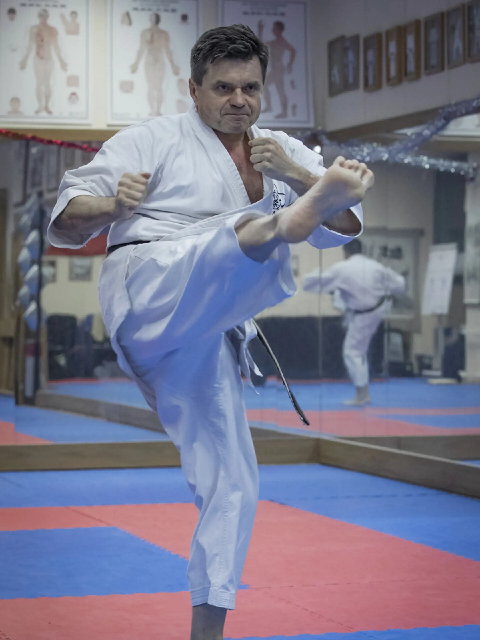 Karate objavil na strednej škole.