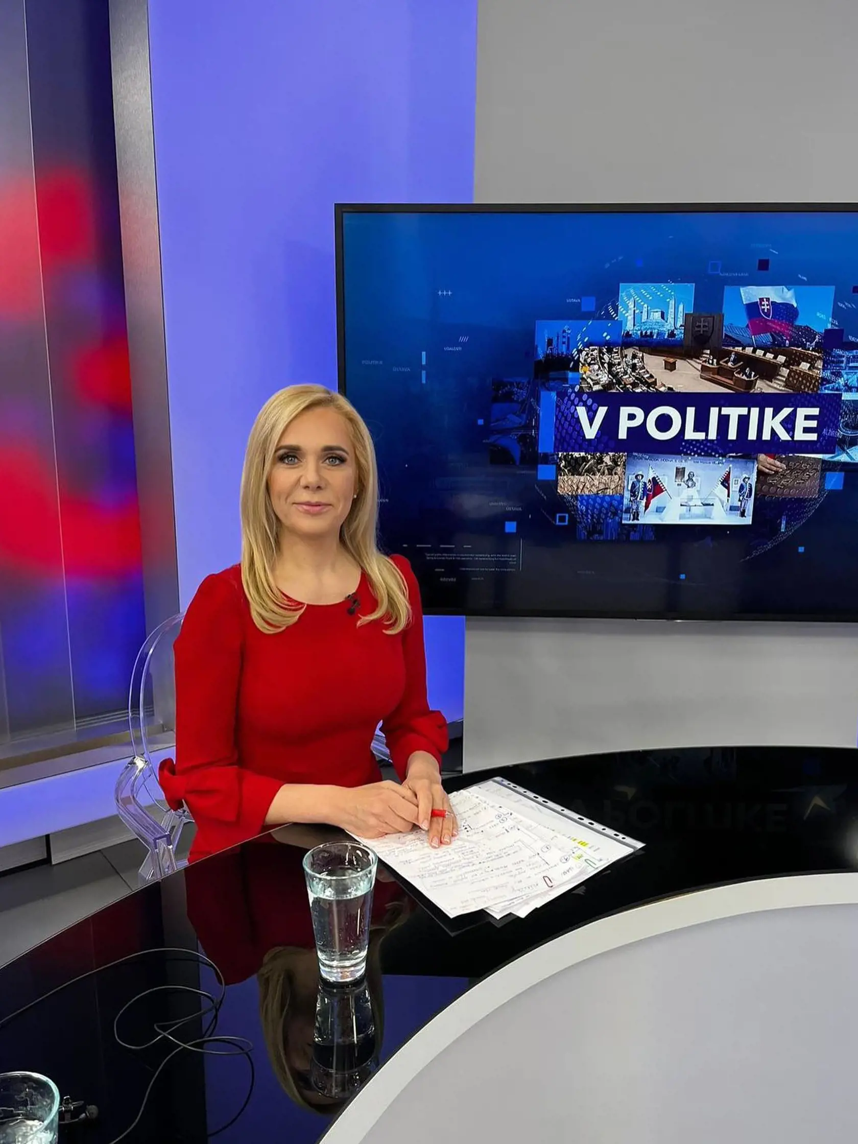 „Ak sa povie dáma na slovenskej politickej scéne, tak je to určite Denisa Saková. Príkladne zvláda pravidlá elít, čo sa týka dress codu,“ skonštatovala pri pohľade na outfity exministerky vnútra odborníčka na protokol Mária Holubová.