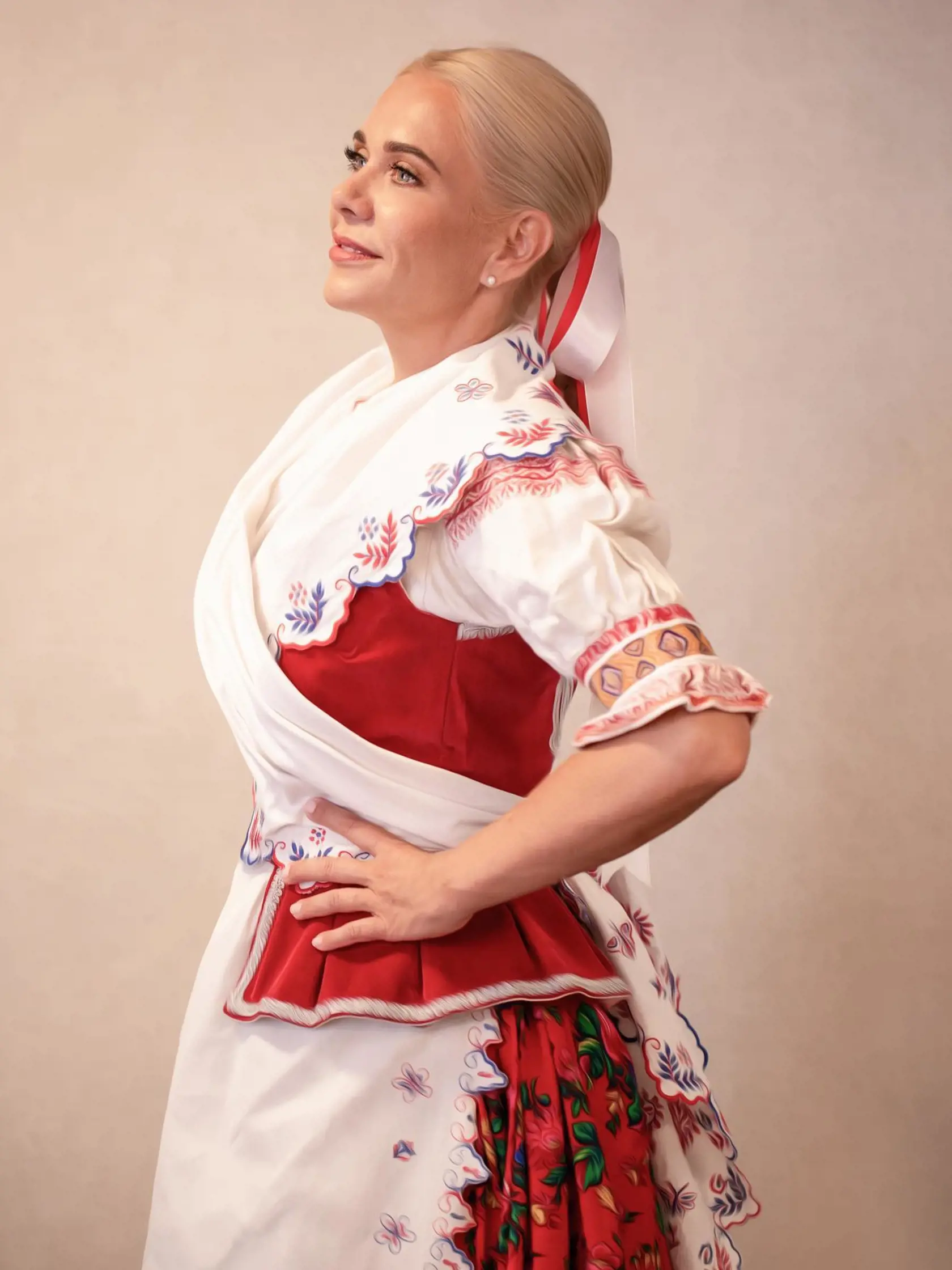 Exministerka vnútra Denisa Saková zažiarila v kroji.