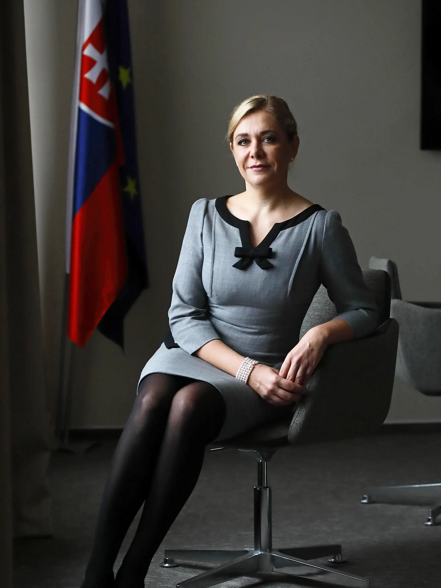 Saková sa na verejnosti objavuje vždy zladená a upravená tip-top, aj preto nás zaujímalo, kde nakupuje svoje oblečenie. „Elegantné veci do práce mám takmer všetky šité. Šije mi ich kamarátka, ktorá ma pozná dlhé roky a spoločne sme našli štýl, čo mi sedí. Hlavne sa snažím,  aby veci boli nadčasové a dali sa obliecť dlhé roky,“ prekvapila odpoveďou politička.