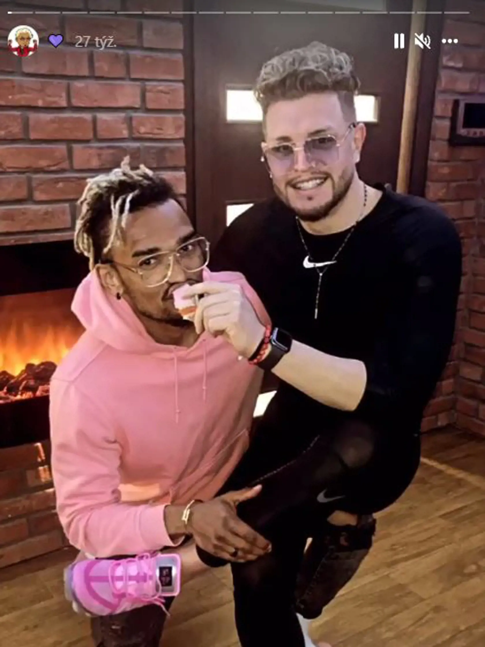 Nathan a Tess v zaujímavej polohe. Tak čo, chutil ti punčák?