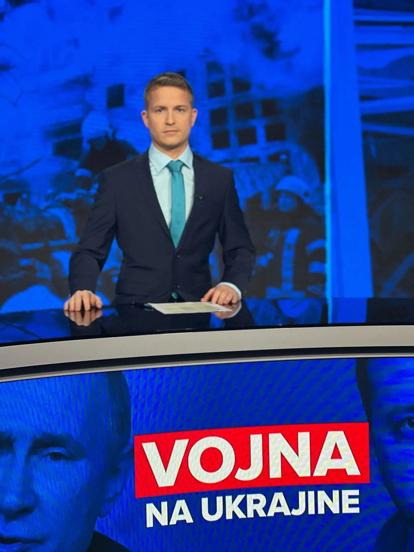 Dominik Matulaj posilnil tím moderátorov mimoriadnych správ Vojna na Ukrajine.