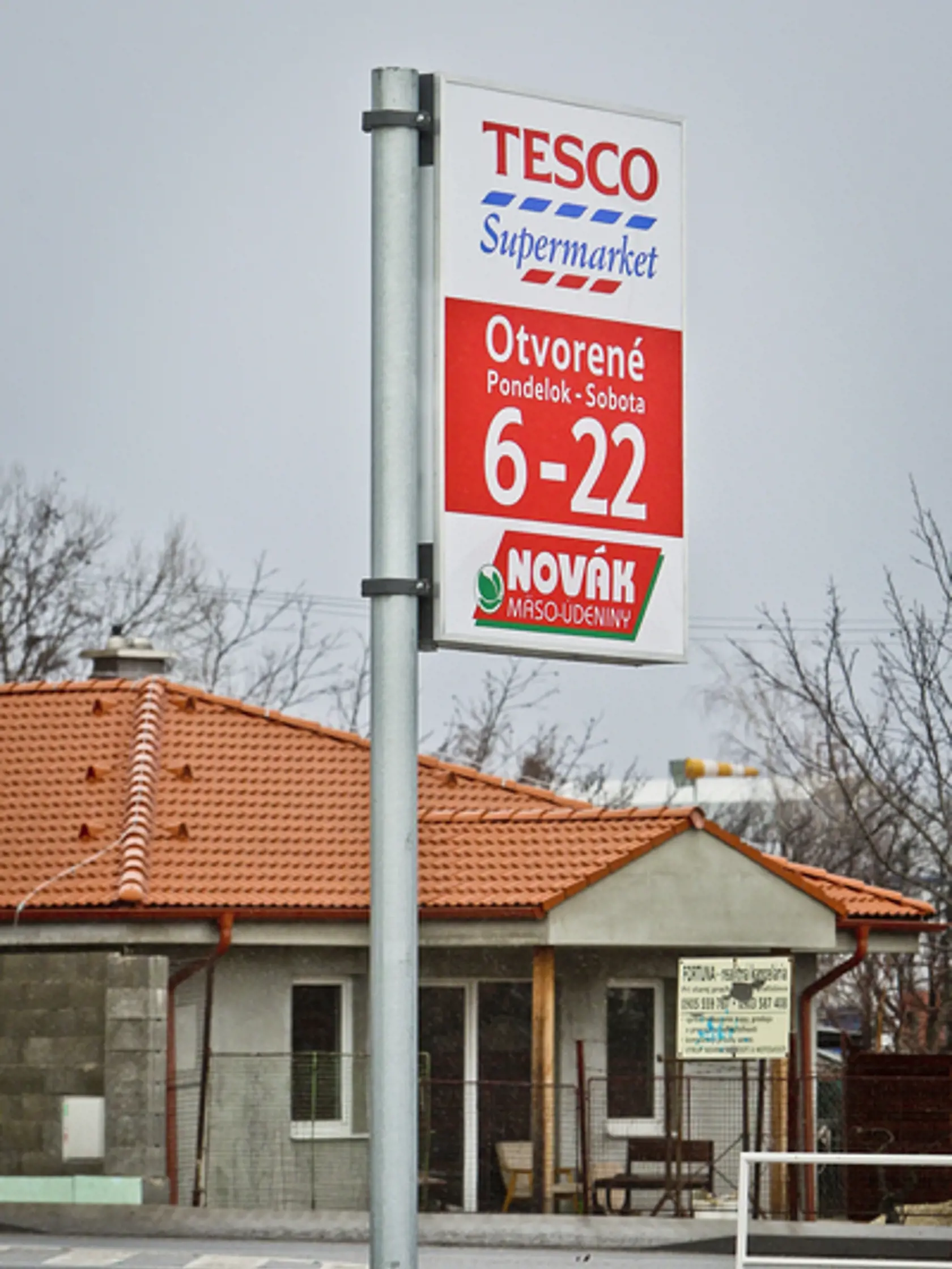 Tesco v Ivanke a Lidl v Petržalke, po zásahu cirkvi tam majú v nedeľu zatvorené.