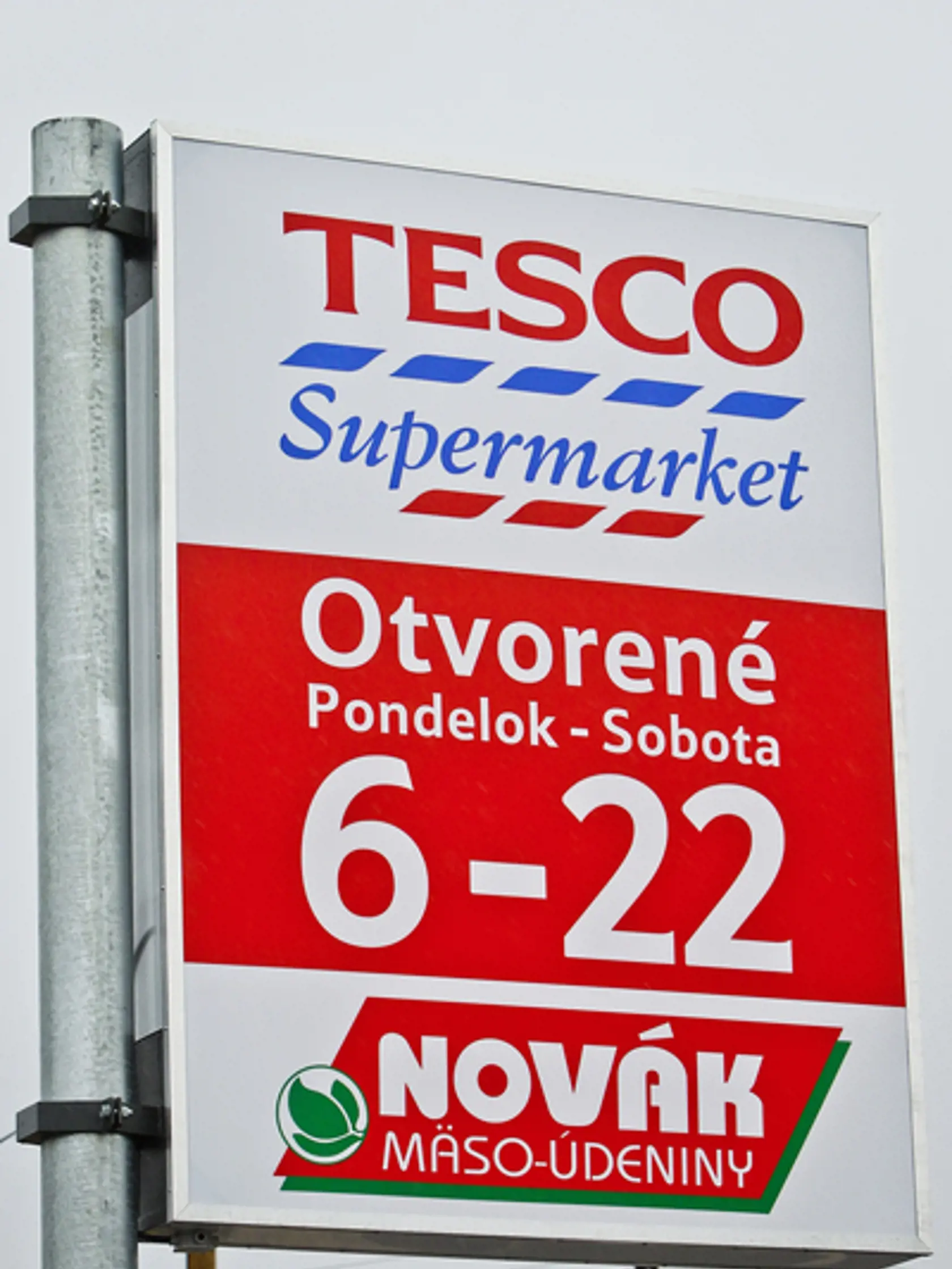 Tesco v Ivanke a Lidl v Petržalke, po zásahu cirkvi tam majú v nedeľu zatvorené.