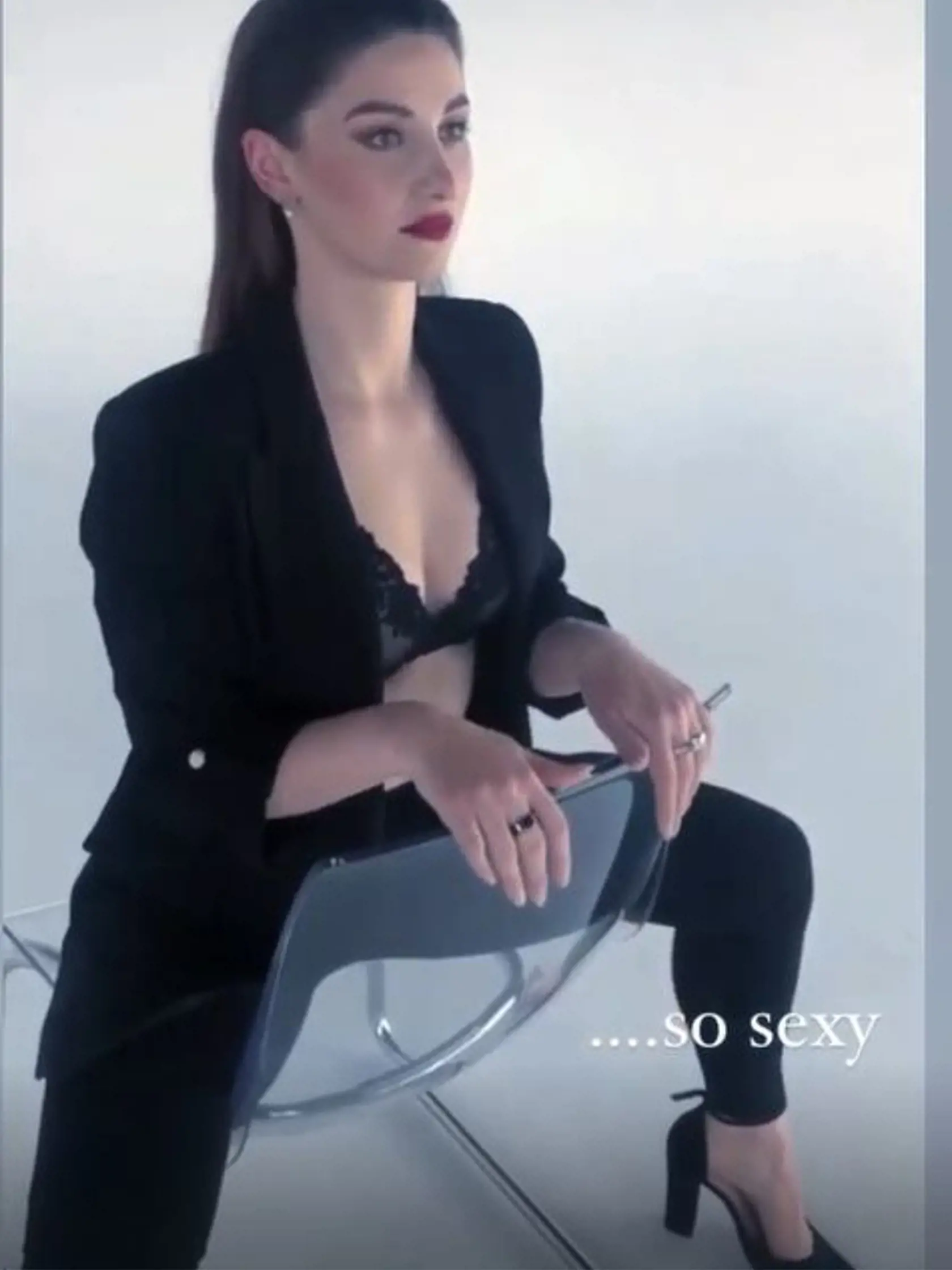Jar 2022: Kristína Kocian sa poriadne odviazala. Nafotila sexi fotky v podprsenke a podväzkoch.