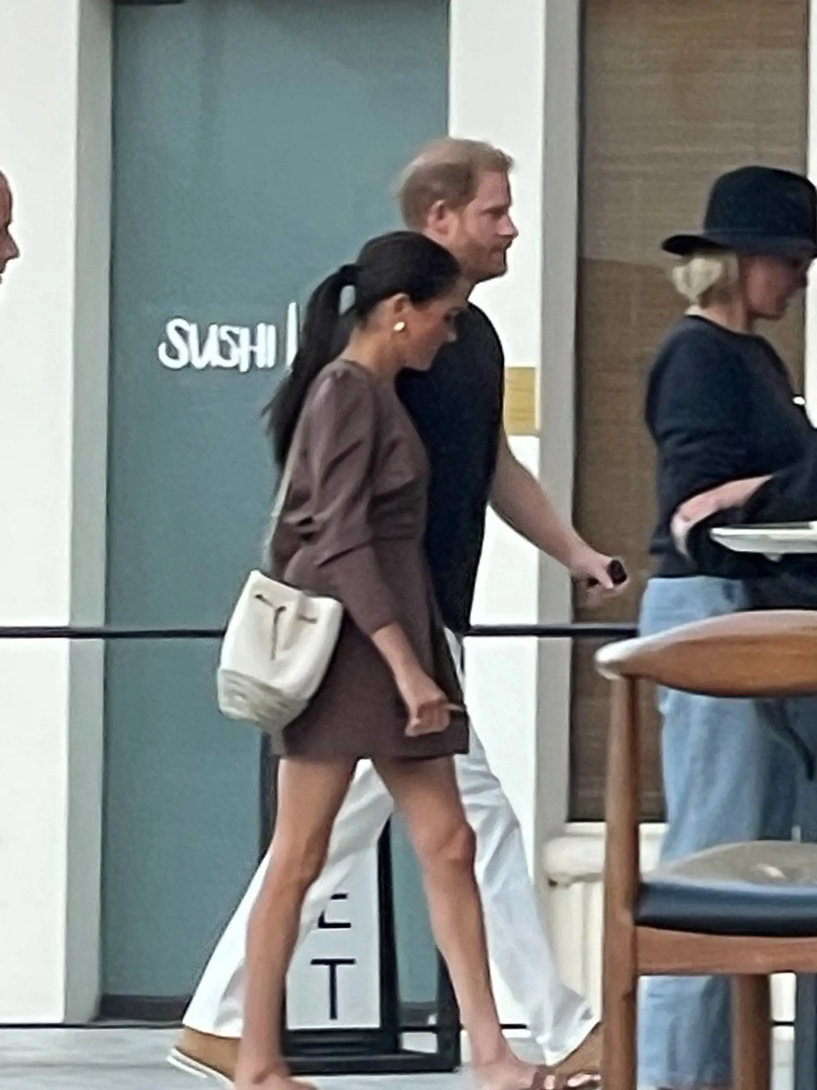 Princ Harry a Meghan Markle boli spozorovaní, ako si vyšli na rande len týždeň po tom, ako sa Harry vrátili do Kalifornie z korunovácie kráľa Karola, aby sa zúčastnili Archieho štvrtých narodenín.