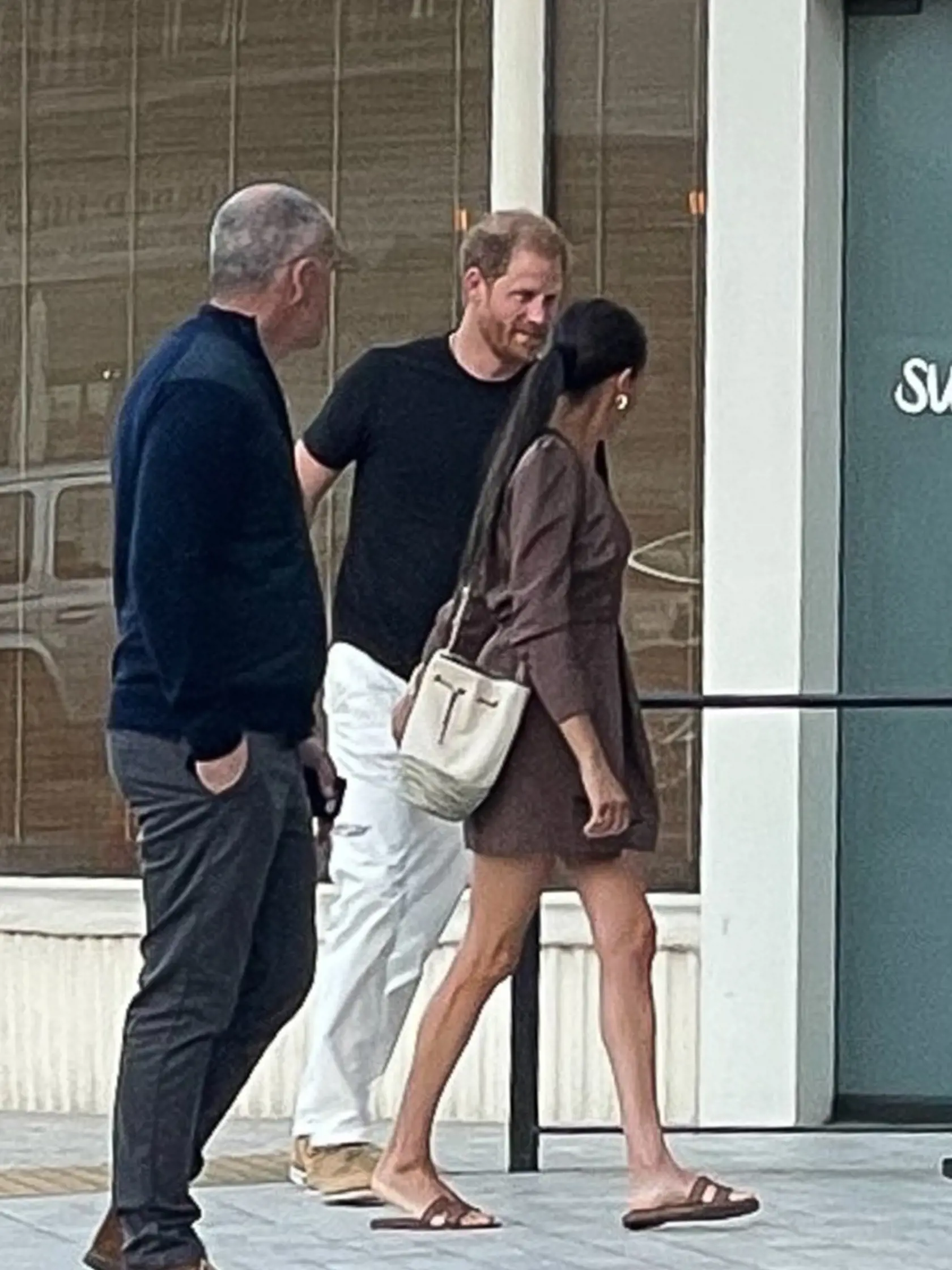 Princ Harry a Meghan Markle boli spozorovaní, ako si vyšli na rande len týždeň po tom, ako sa Harry vrátili do Kalifornie z korunovácie kráľa Karola, aby sa zúčastnili Archieho štvrtých narodenín.