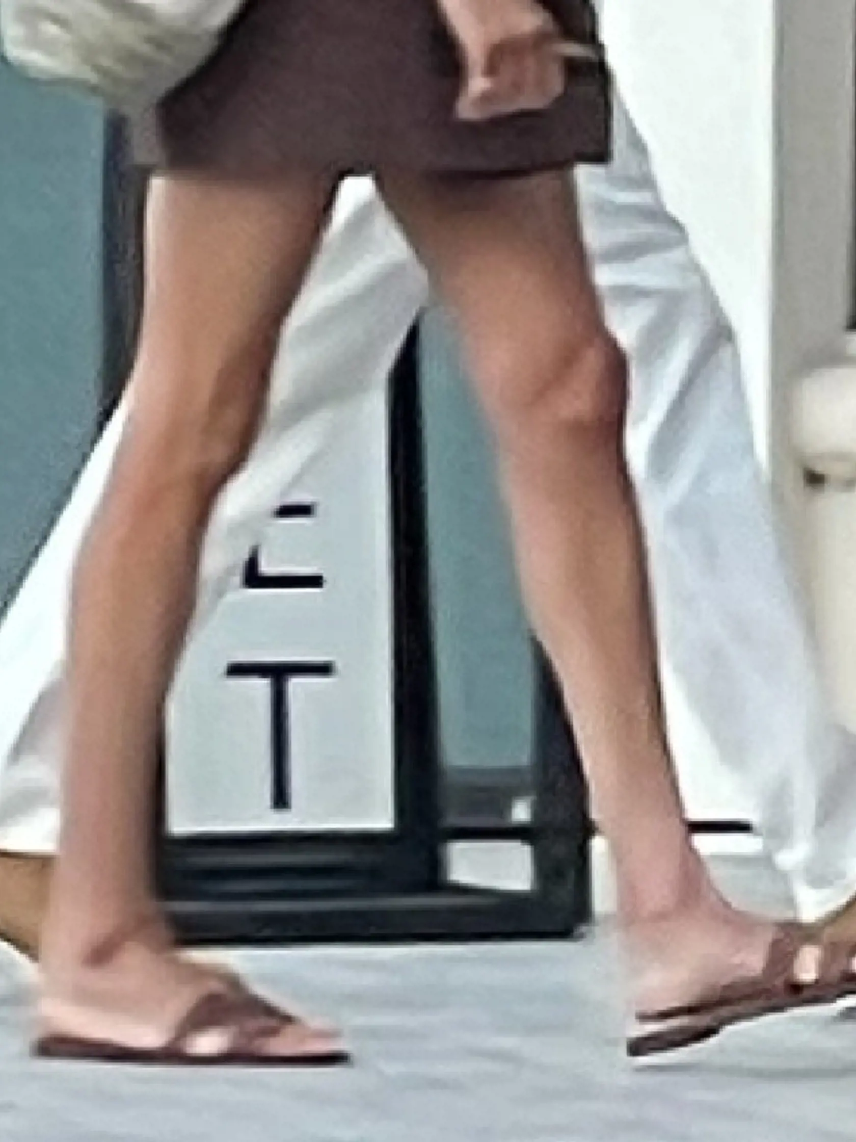 Manželka princa Harryho Meghan Markle má už nohy ako dve špáradlá.