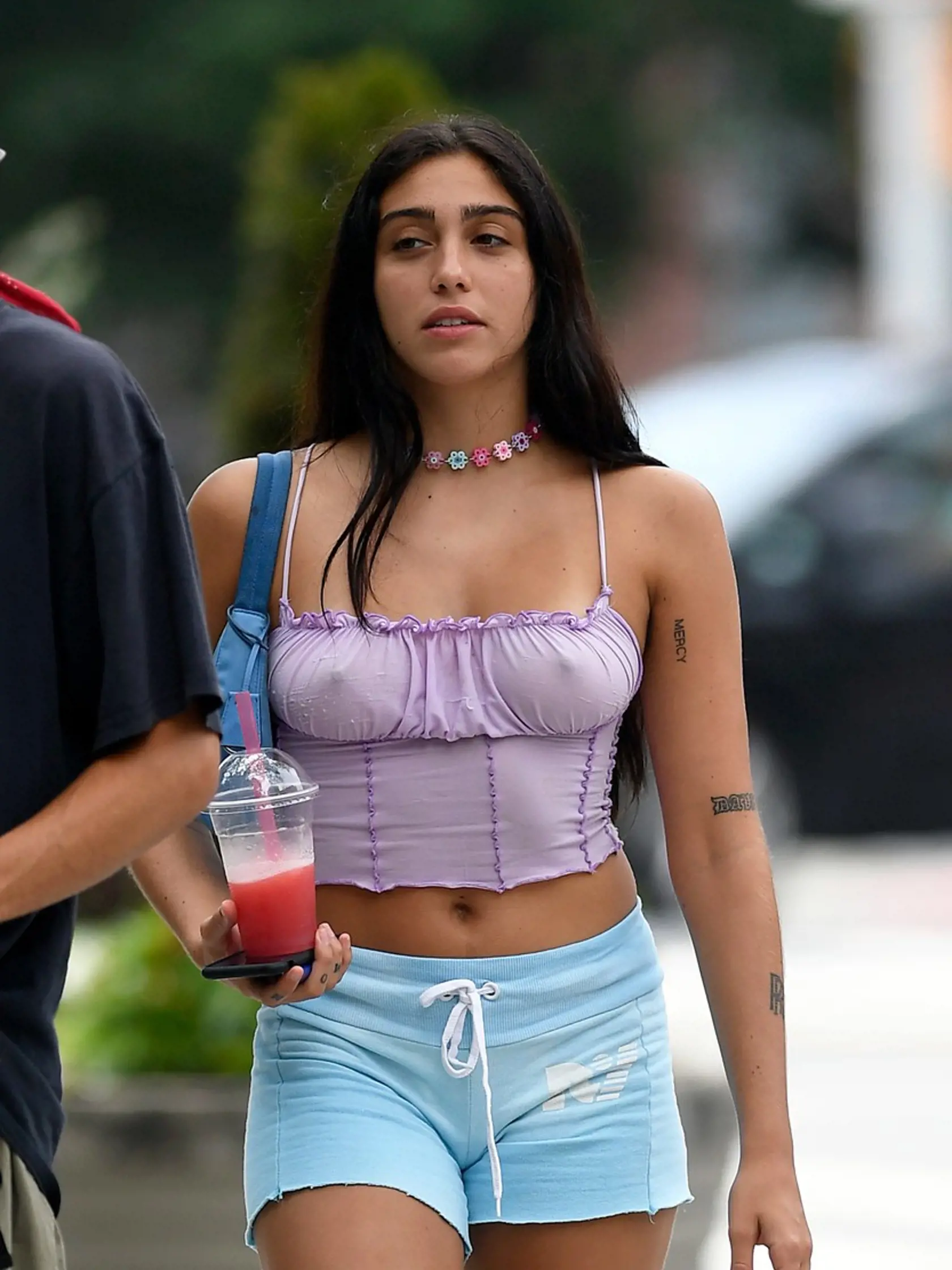 Lourdes Leon bez podprsenky.