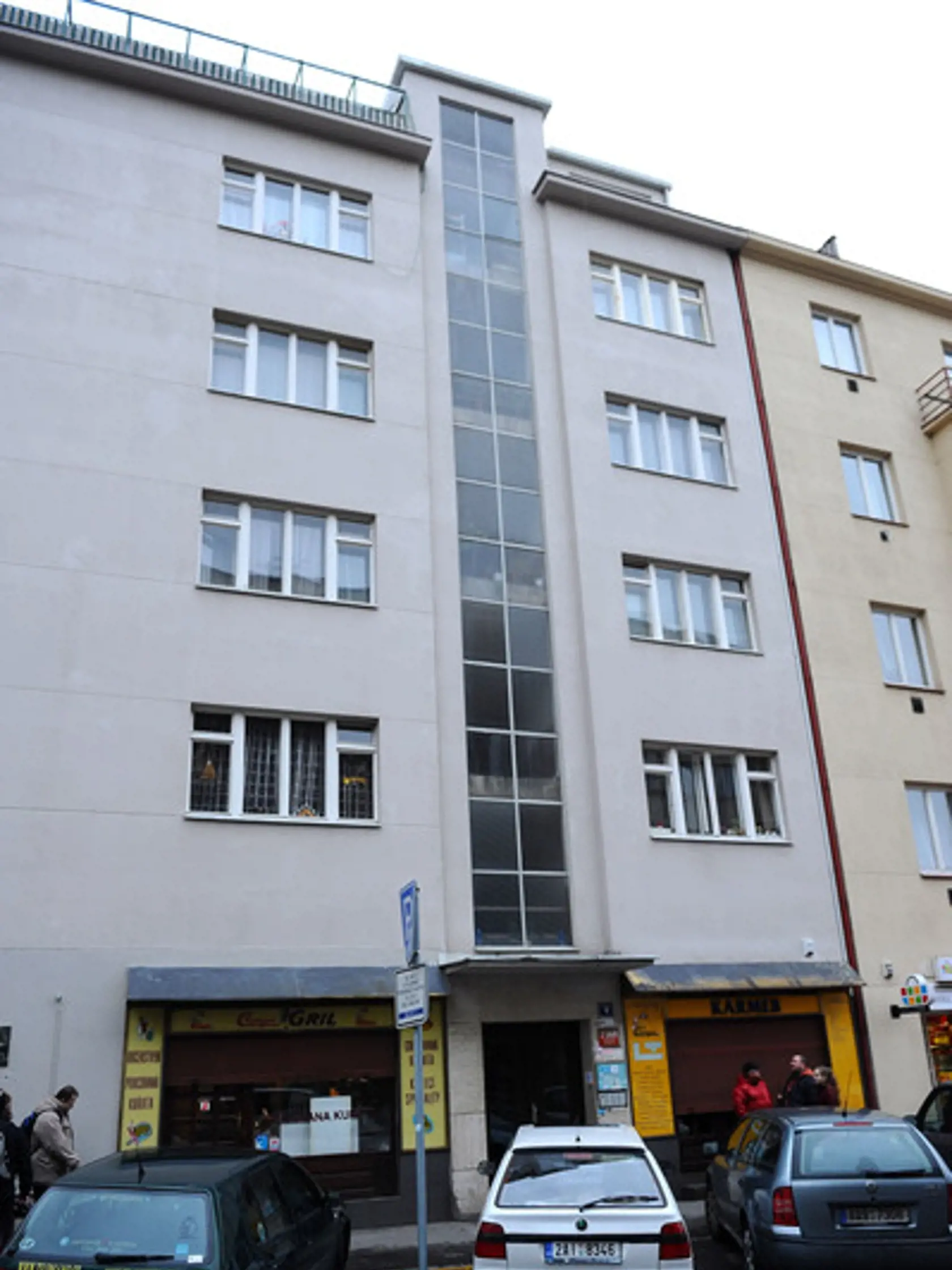 Do bytu herečky prišla polícia, potom pohrebná služba.