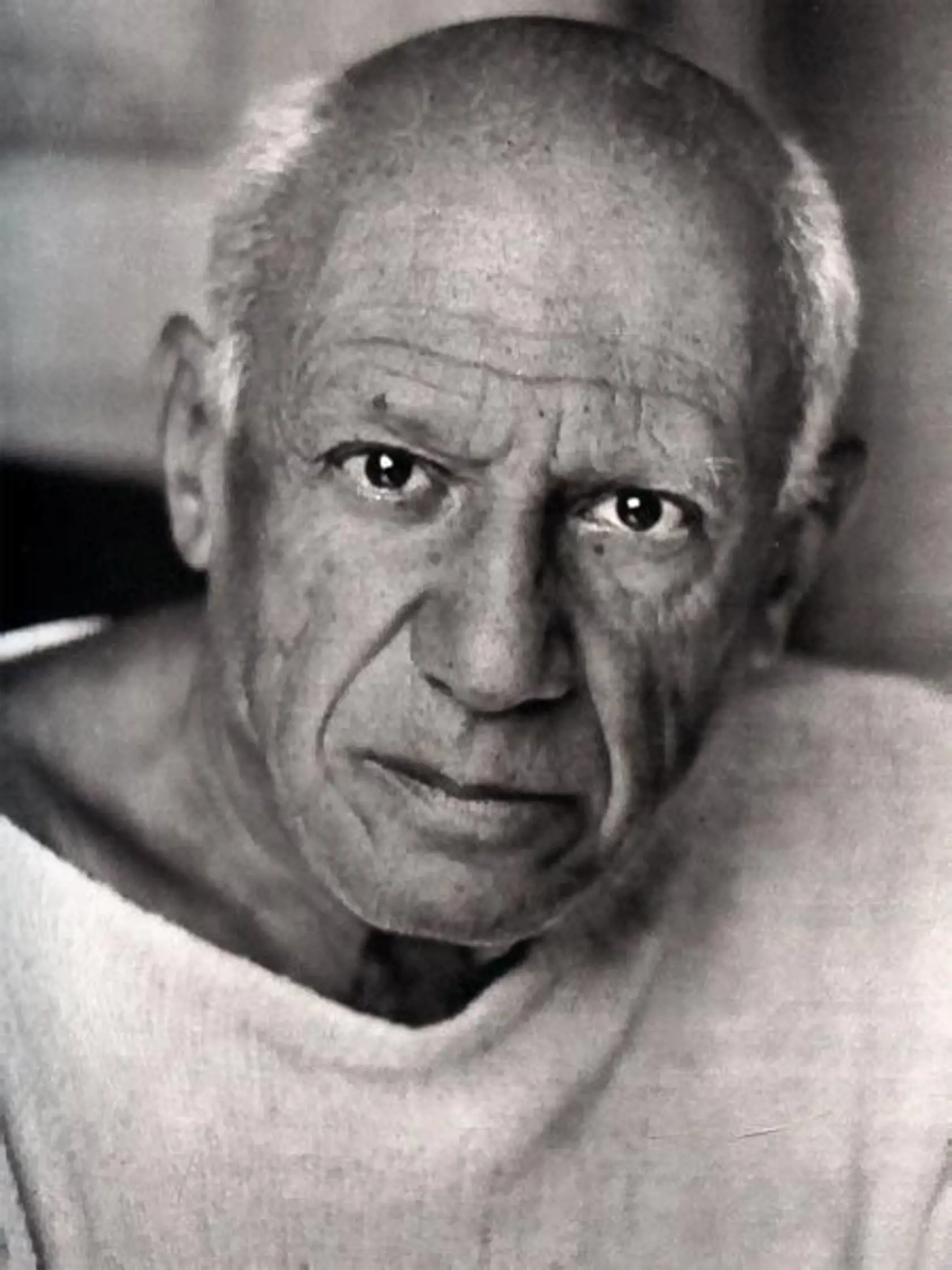 Gilotová mala 21 rokov a bola začínajúcou maliarkou, keď sa v roku 1943 v okupovanom Francúzsku stretla s Picassom prvýkrát. Picasso bol od nej o 40 rokov starší a ženatý.