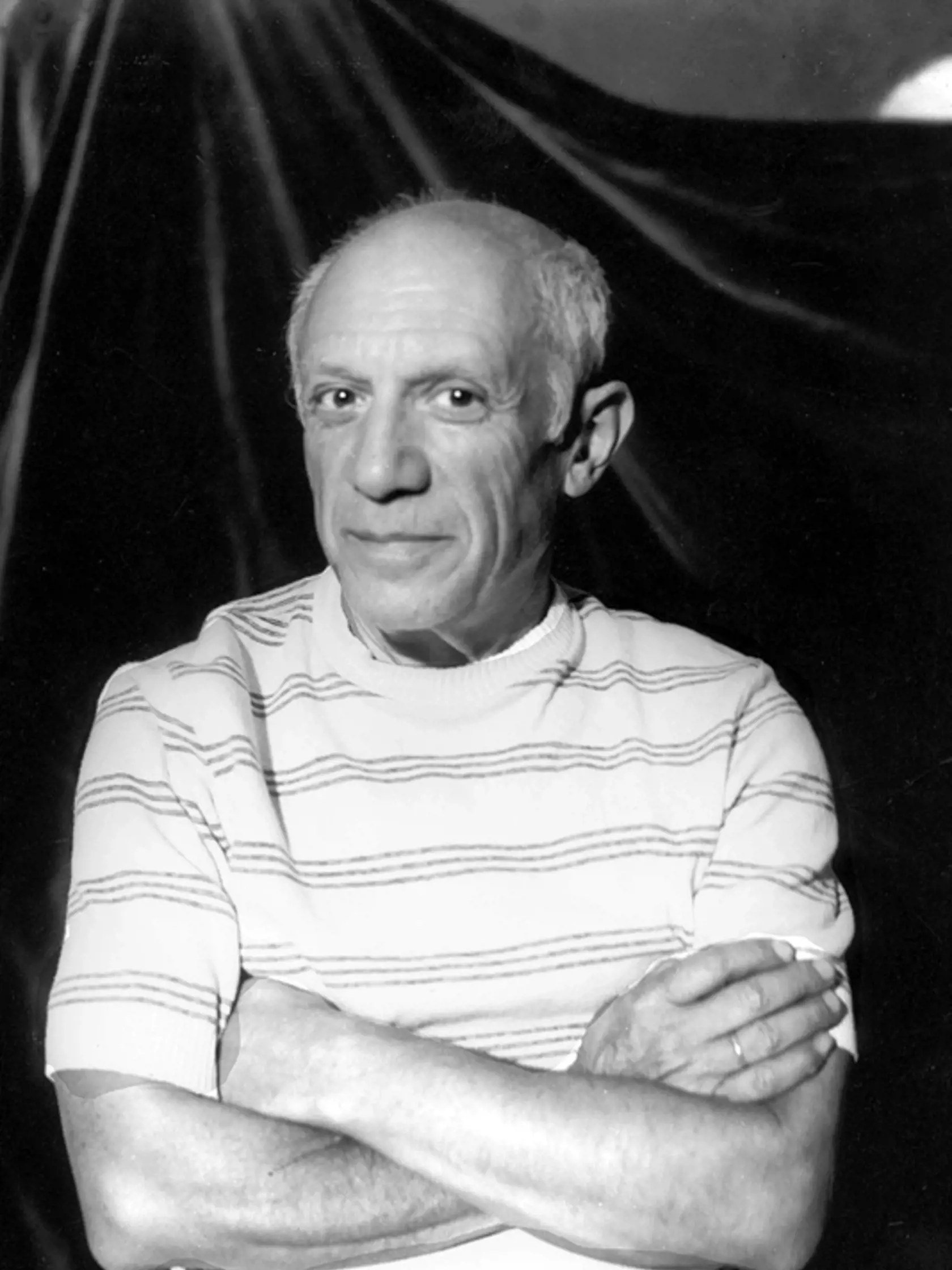 Gilotová mala 21 rokov a bola začínajúcou maliarkou, keď sa v roku 1943 v okupovanom Francúzsku stretla s Picassom prvýkrát. Picasso bol od nej o 40 rokov starší a ženatý.