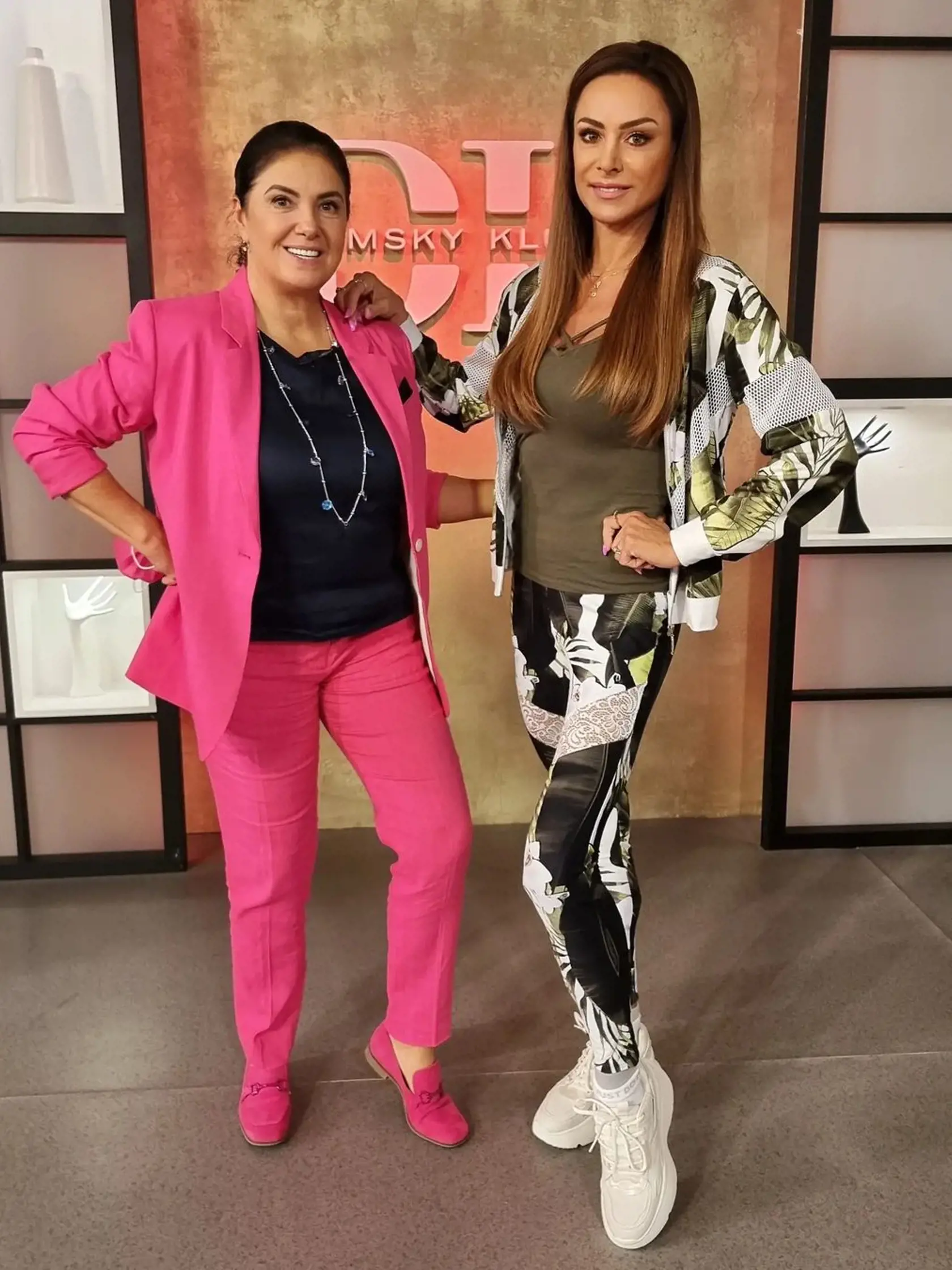 Iveta sa ukázala celá v cyklamenovej ružovej. Ešte aj topánky si k tomu zladila.