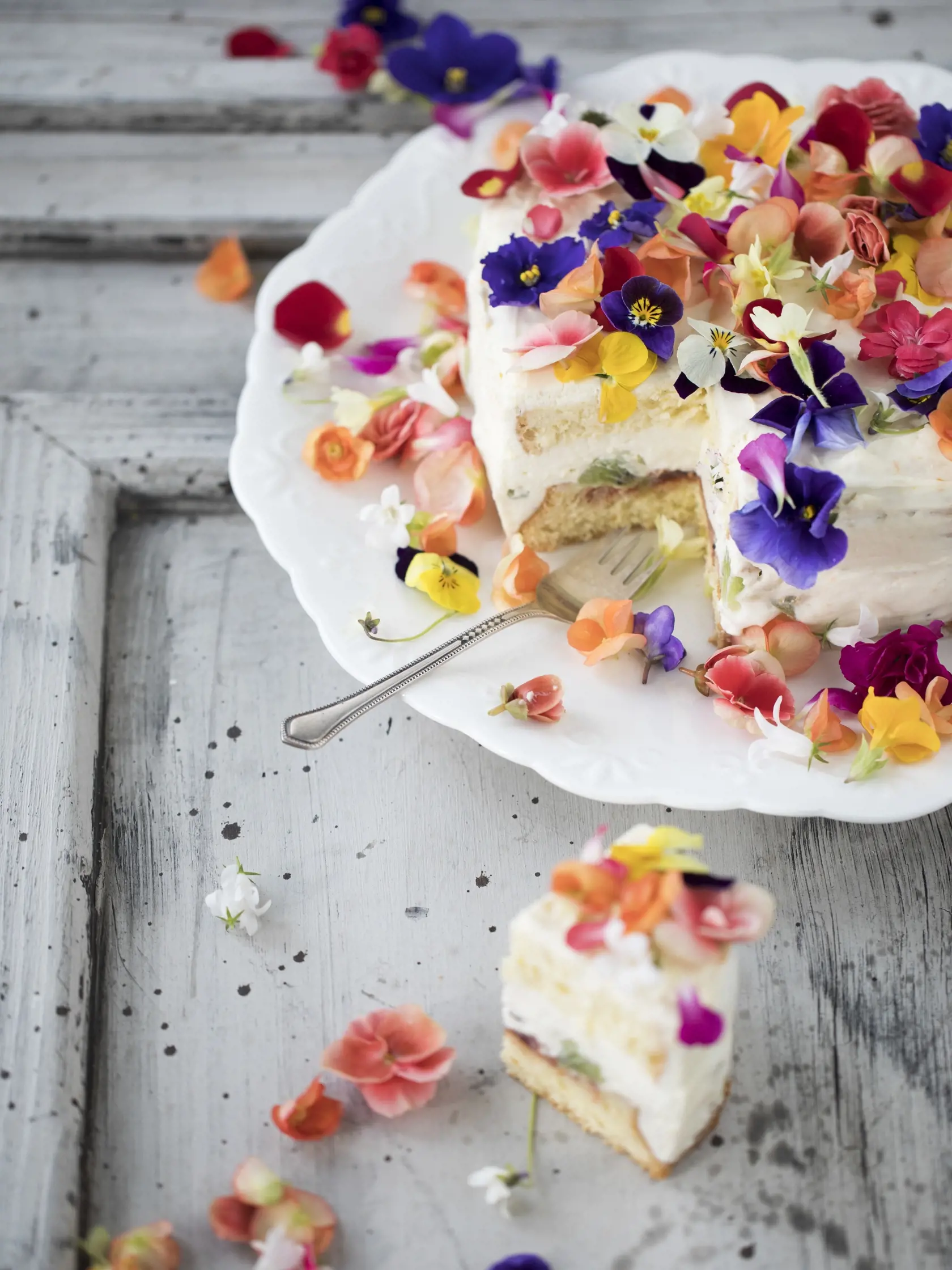 Kvietková torta s jogurtovým krémom