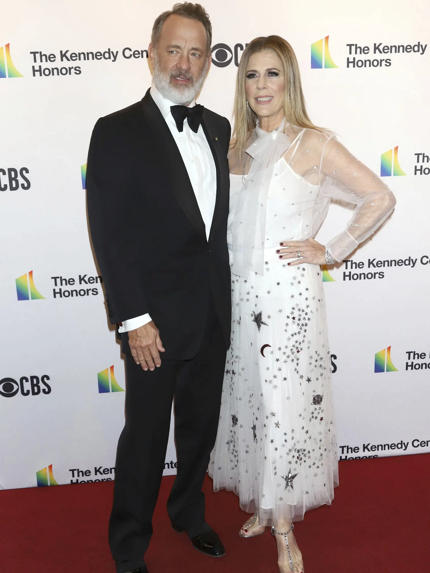 SY 12 Washington - Filmový herec, režisér a producent Tom Hanks s manželkou Ritou Wilsonovou prichádzajú na 42. udeľovanie prestížnych Kennedyho cien 8. decembra 2019 vo Washingtone. FOTO TASR/AP
Tom Hanks, left, and Rita Wilson attend the 42nd Annual Kennedy Center Honors at The Kennedy Center, Sunday, Dec. 8, 2019, in Washington. (Photo by Greg Allen/Invision/AP)
