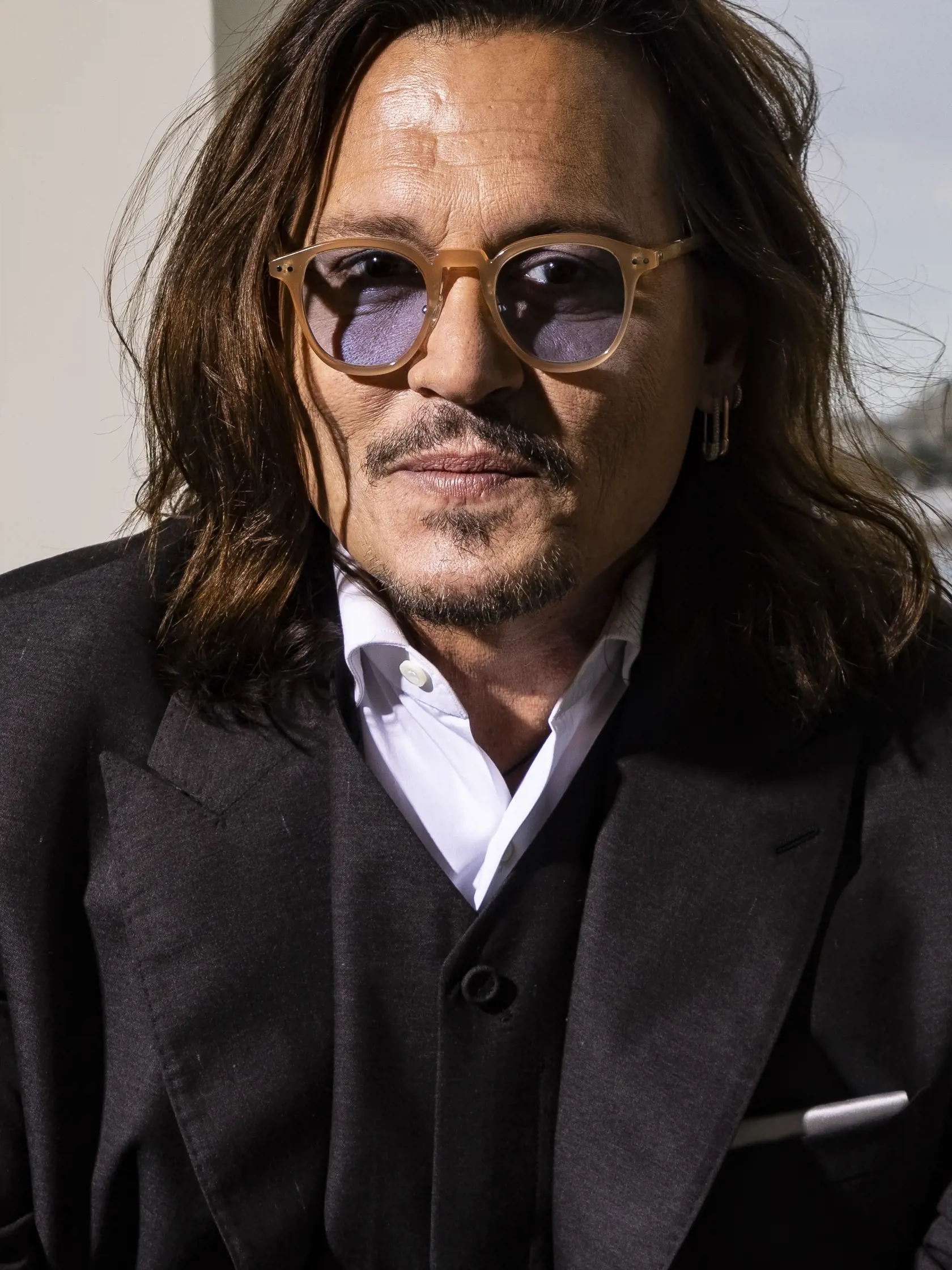 Ikonický Johnny Depp oslavuje 60! Znie to síce neuveriteľne, ale je to tak. Legendárny búrlivák, ktorý stvárnil množstvo filmových charakterov však doteraz lásku života nenašiel. Hoci to občas vyzeralo nádejne, momentálne je opäť sám.