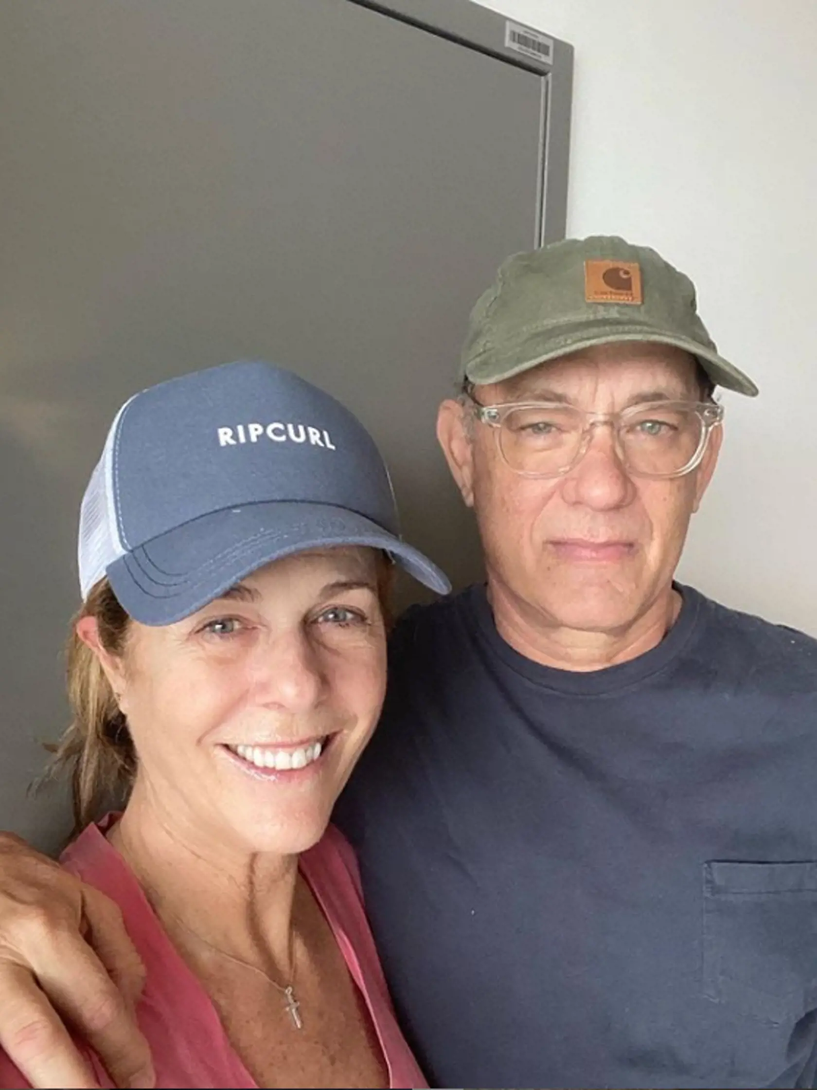 Tom Hanks s manželkou prekonali COVID-19.