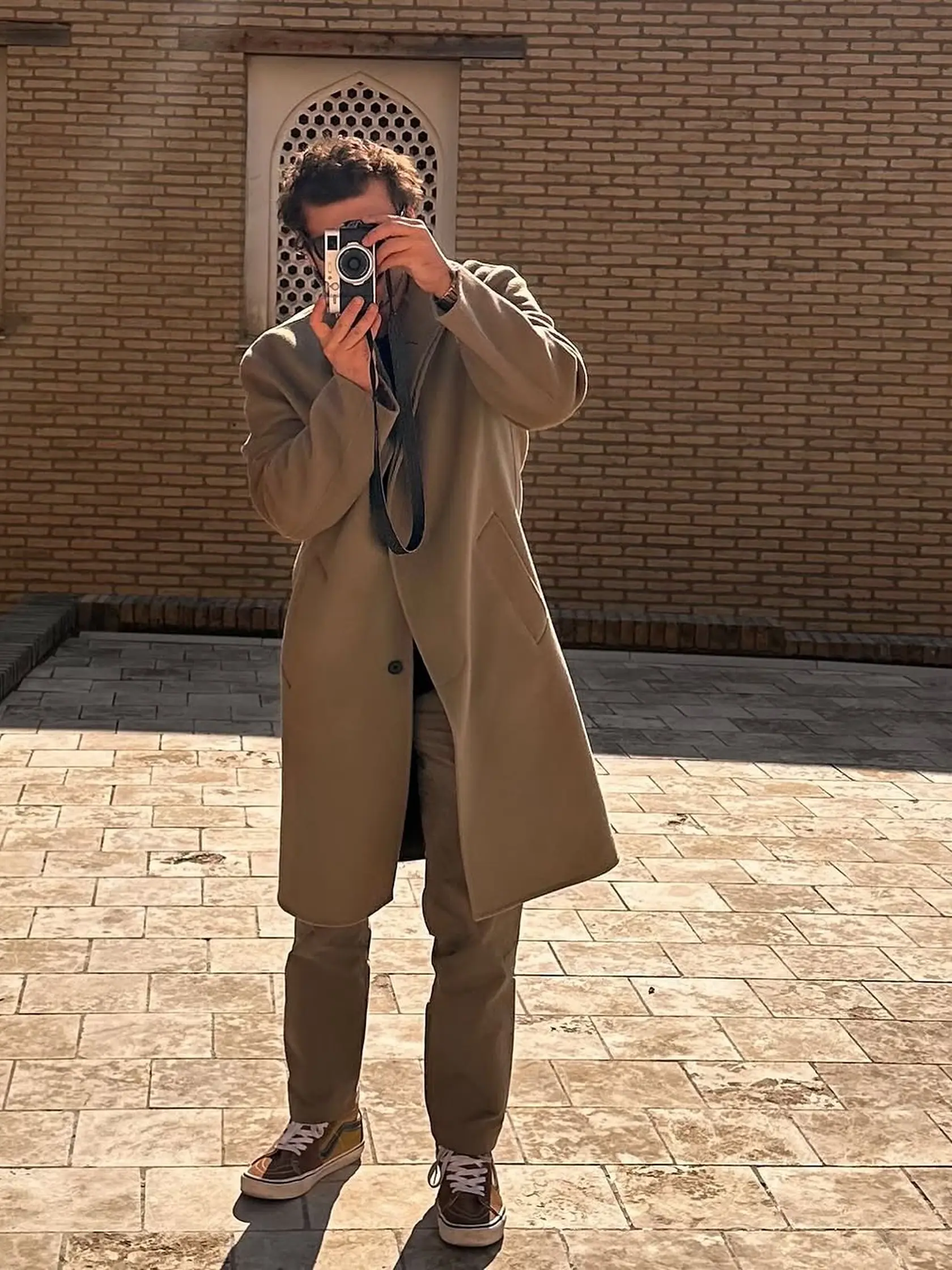 Rahmet alias Yağız Can Konyalı má 33 rokov a miluje cestovanie a fotografiu. Vyzerá úžasne.