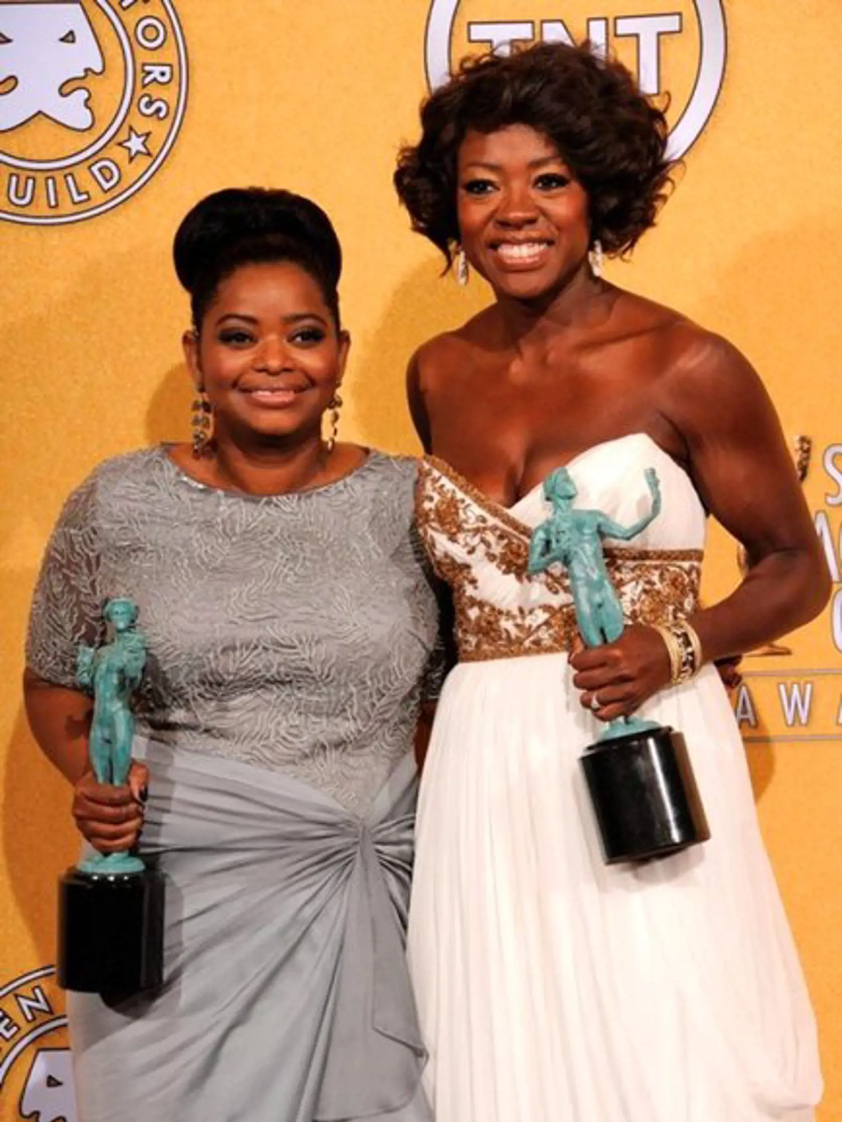 Octavia Spencer a Viola Davis so svojimi soškami.