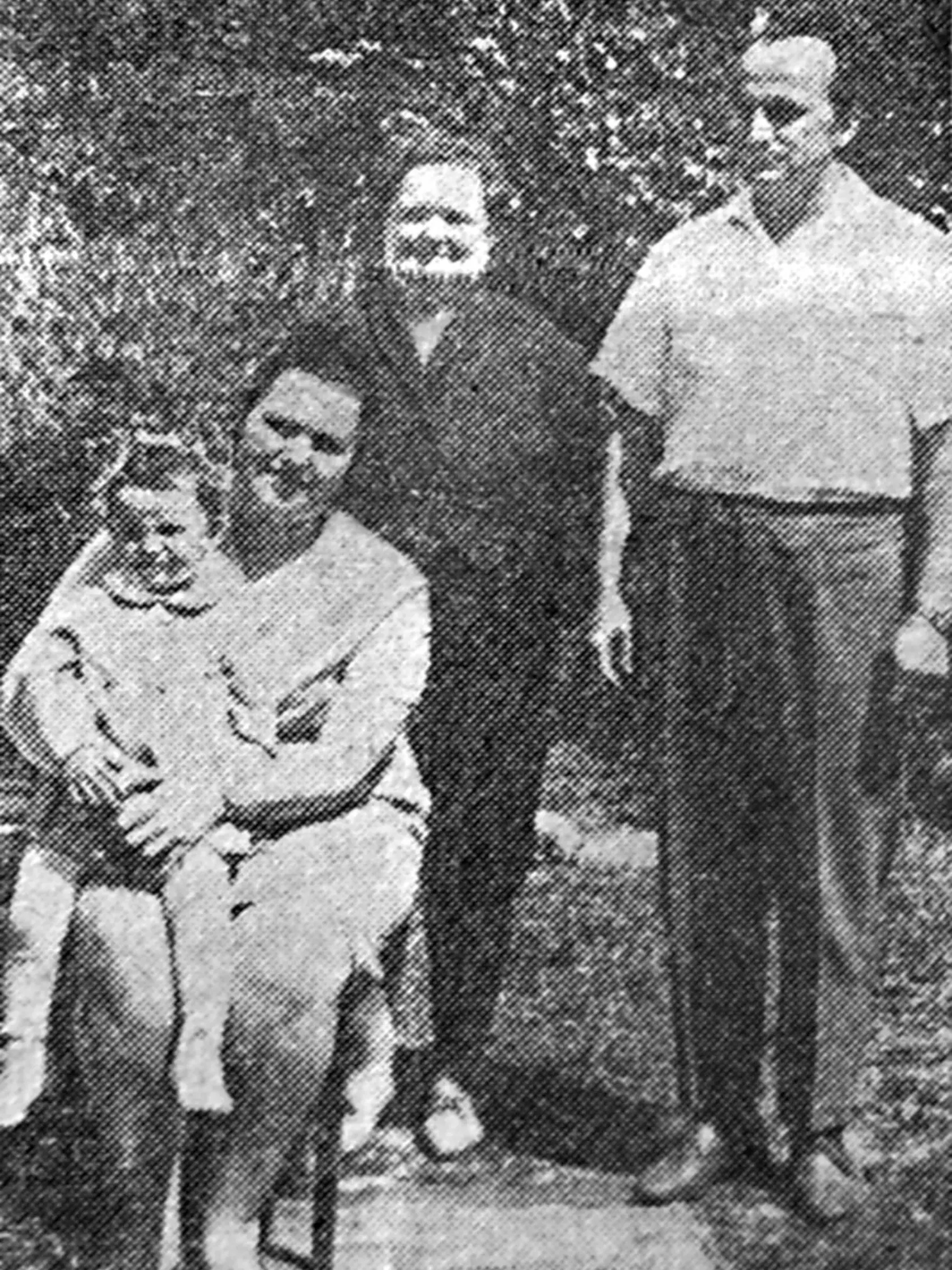 „Viete, Peter bol žiarlivec. Stále sledoval svoju manželku. Viem, že on sa chcel vrátiť naspäť do Ruska. Ona však nie. Svoju sekeru si prišiel raz aj ku mne nabrúsiť. Som z toho ešte do teraz v šoku," porozprával nám ďalší muž.
