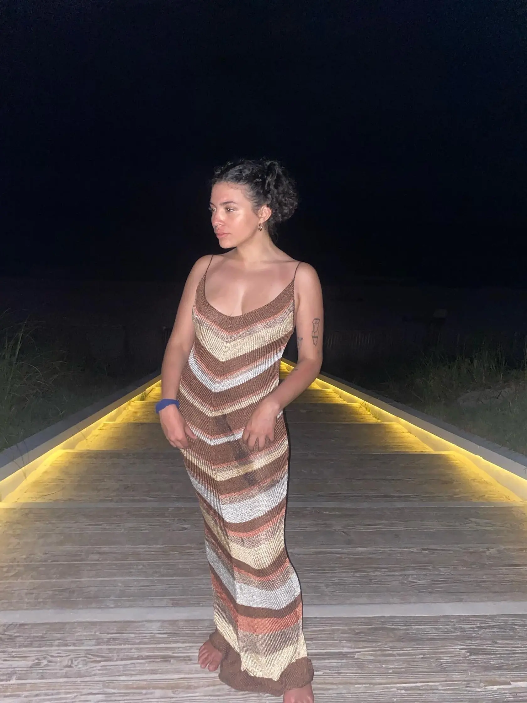 Dcéra speváka Davida Bowieho a modelky Iman. Krásu zdedila po mame, talent po otcovi.