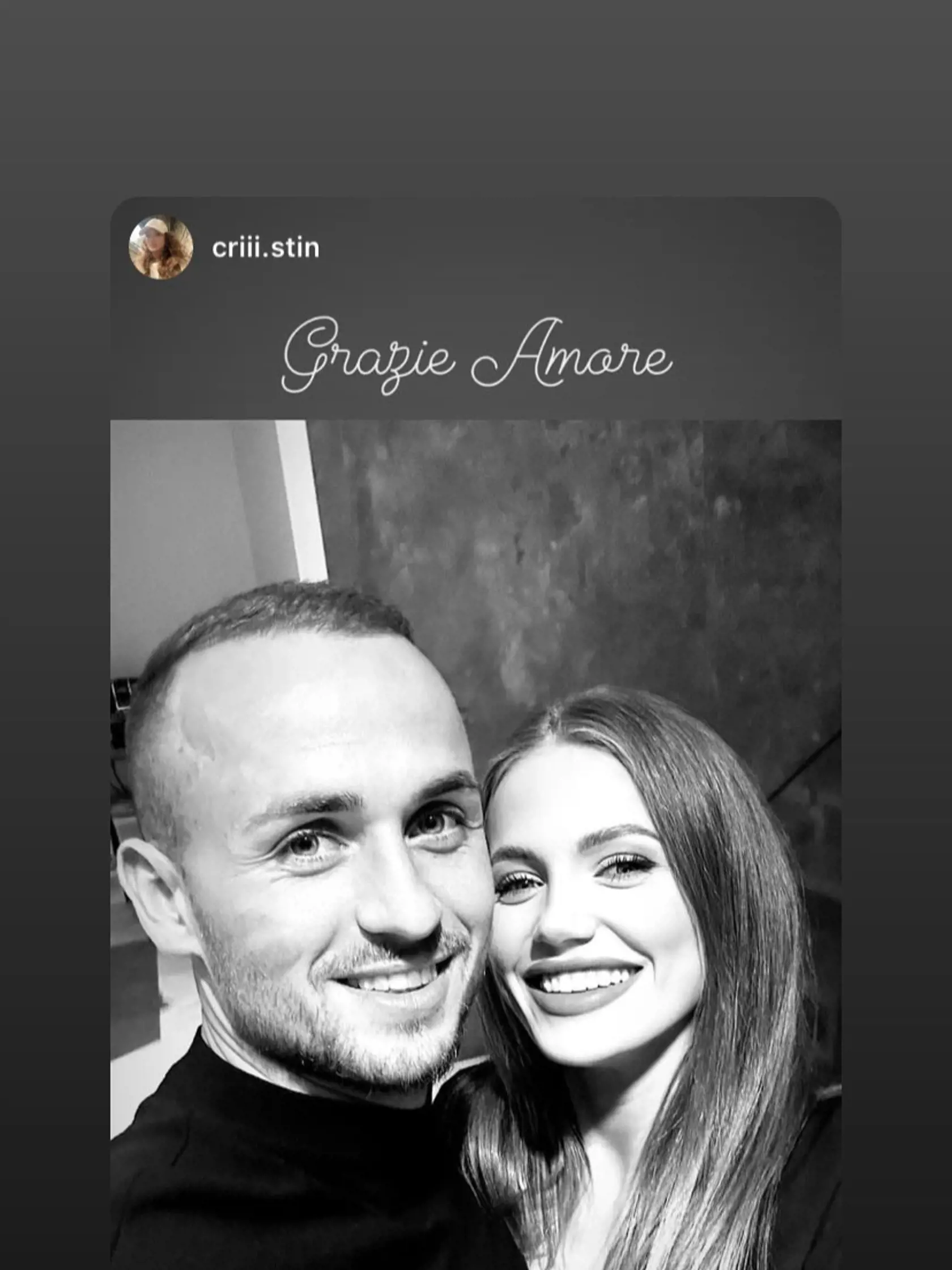 Stanislav Lobotka a Kristína Šulová si večeru náramne užili. Nádherná polovička zverejnila fotku so Stankom a ku fotke po taliansky napísala: Ďakujem Láska.