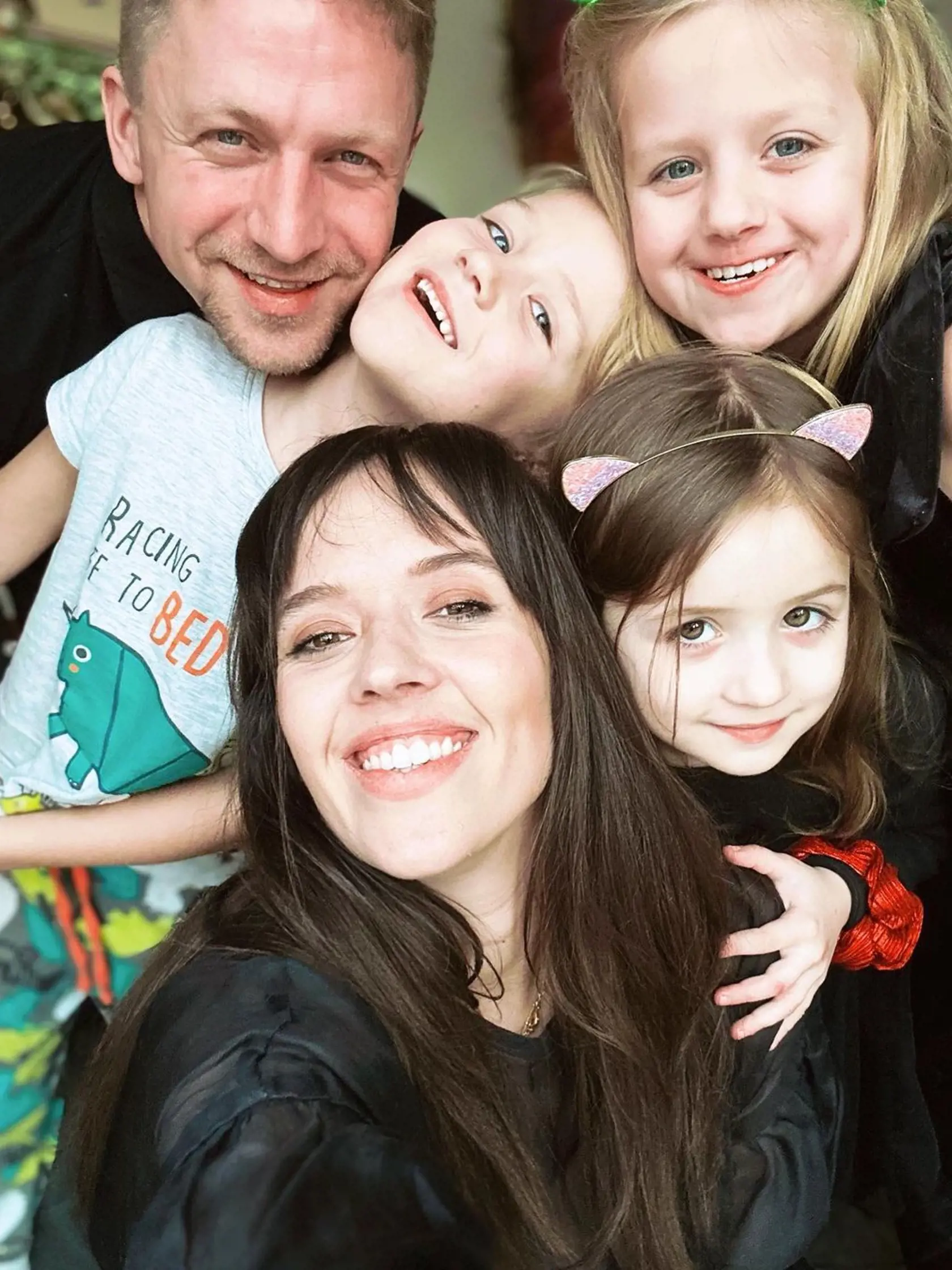 Klusovci s deťmi.