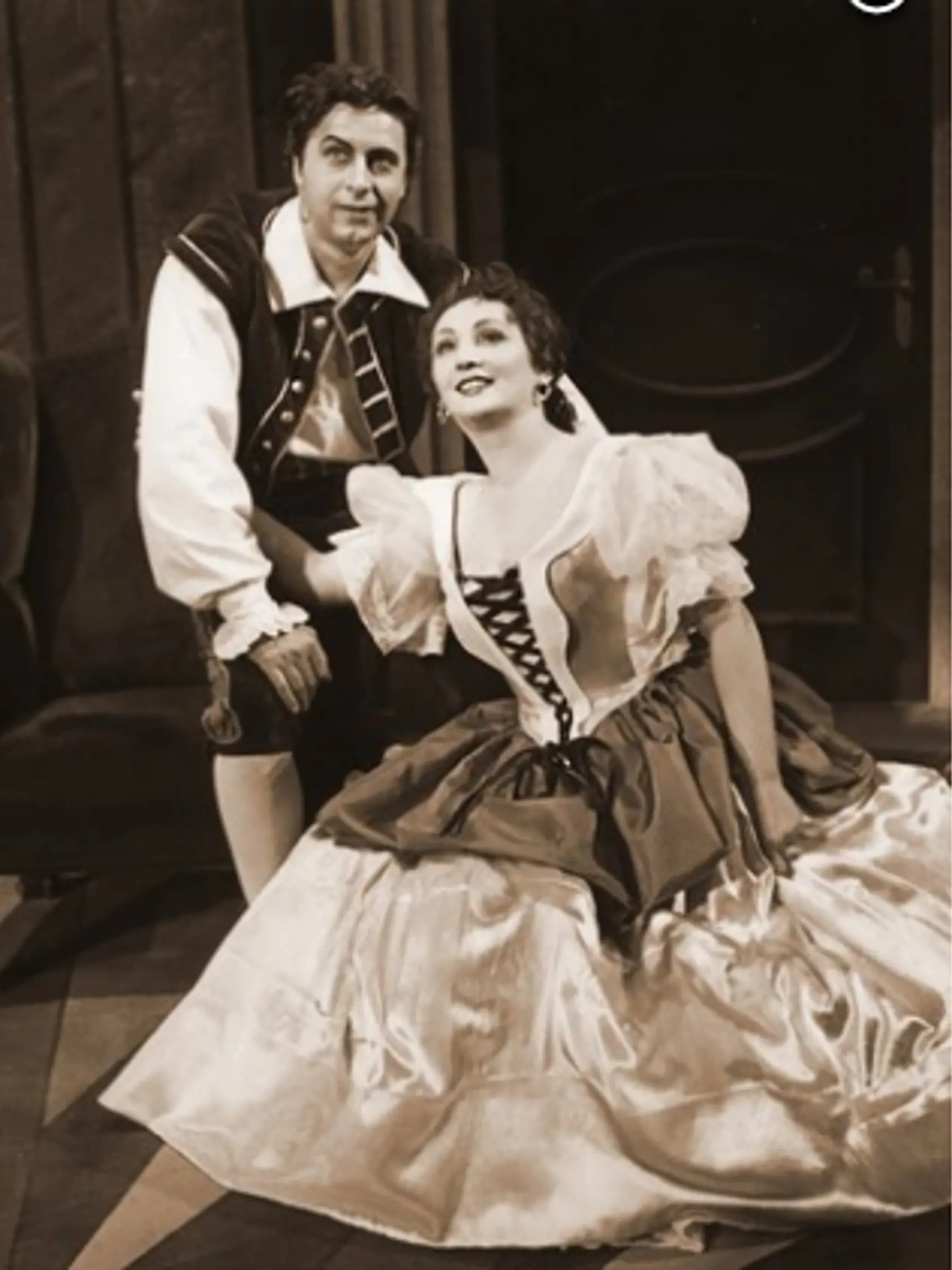 Zvarík a Mimi Kišinová vo Figarovej svadbe z roku 1955.