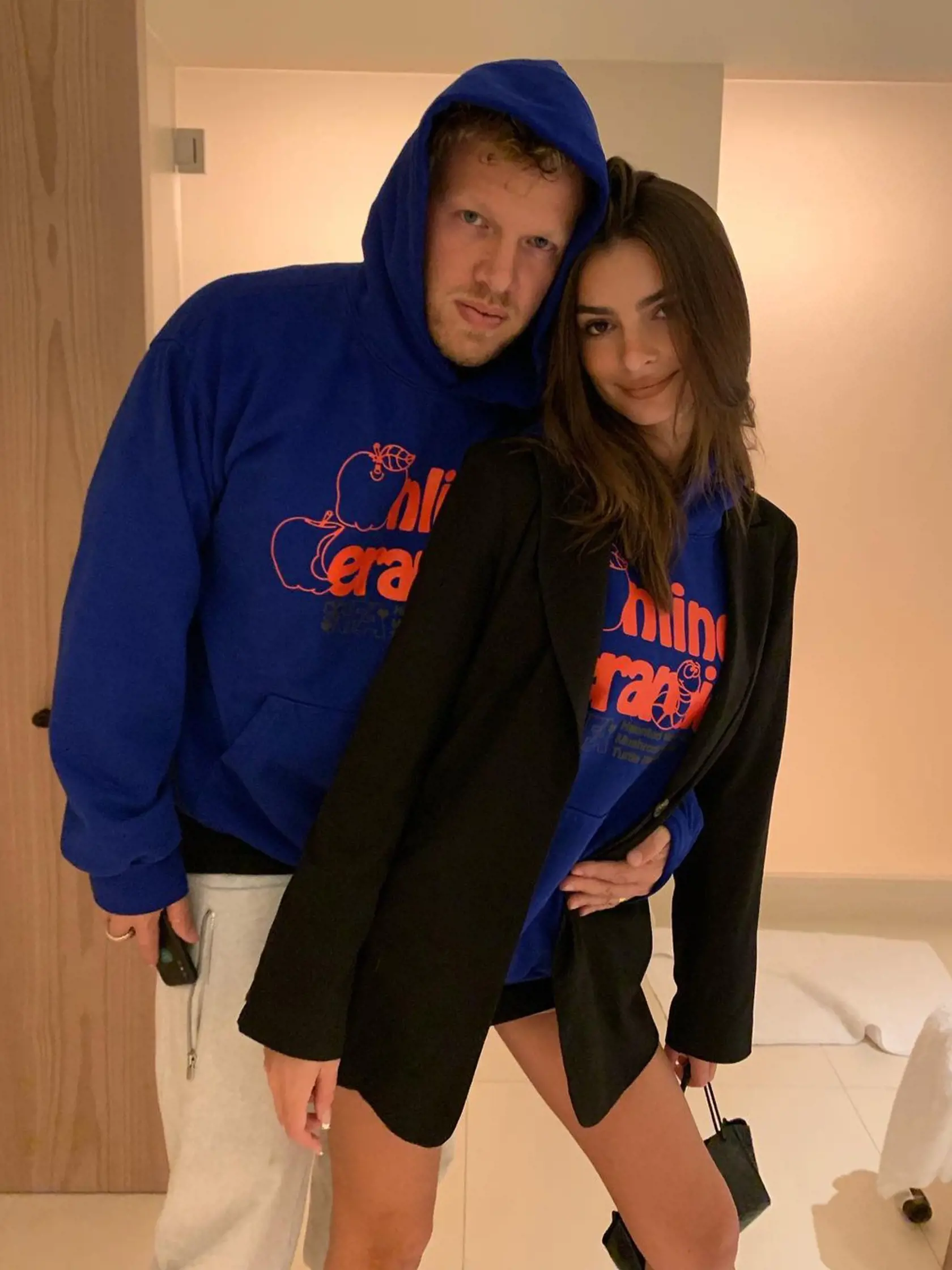 Emily Ratajkowski s manželom.