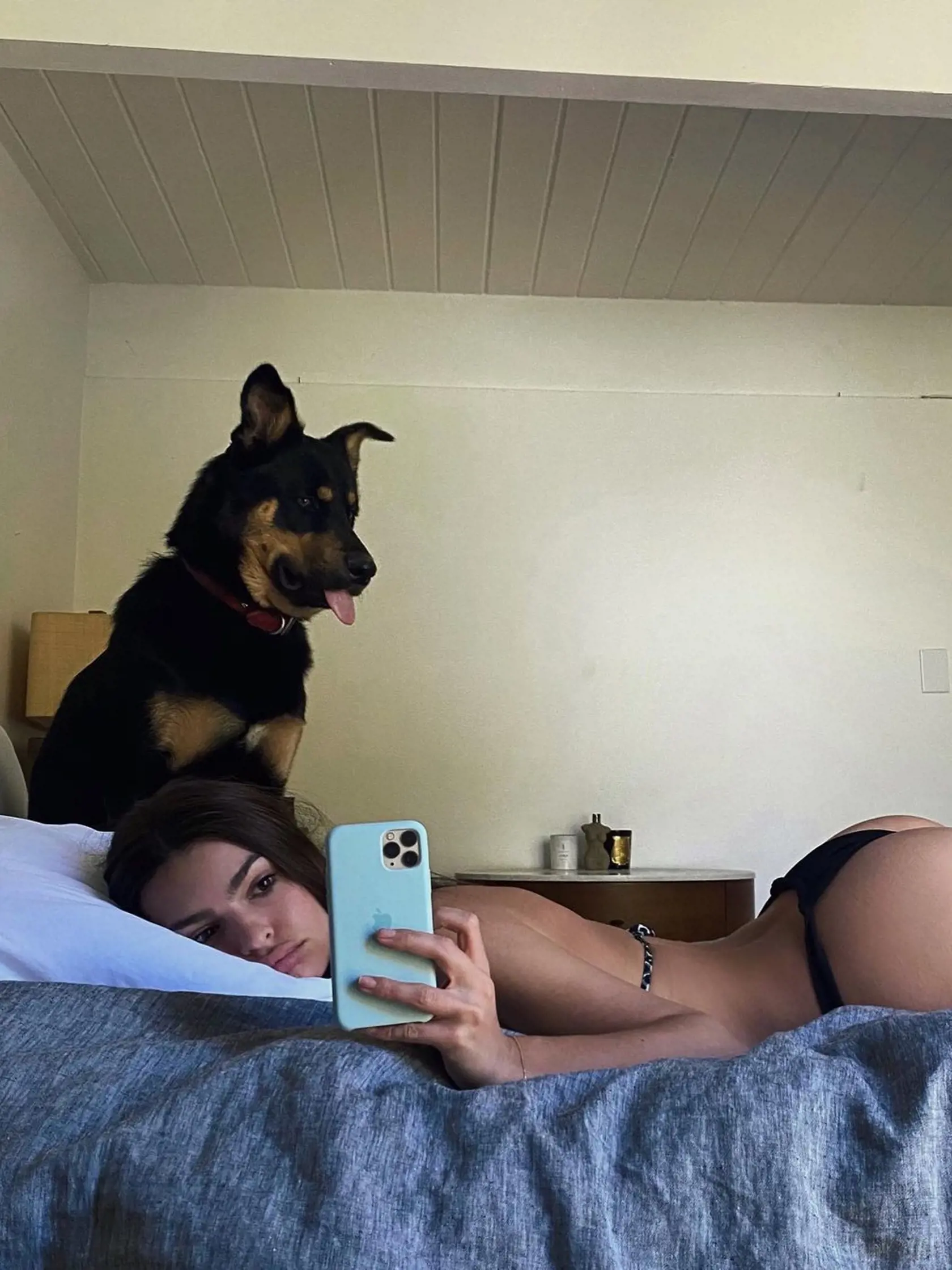 Emily Ratajkowski.