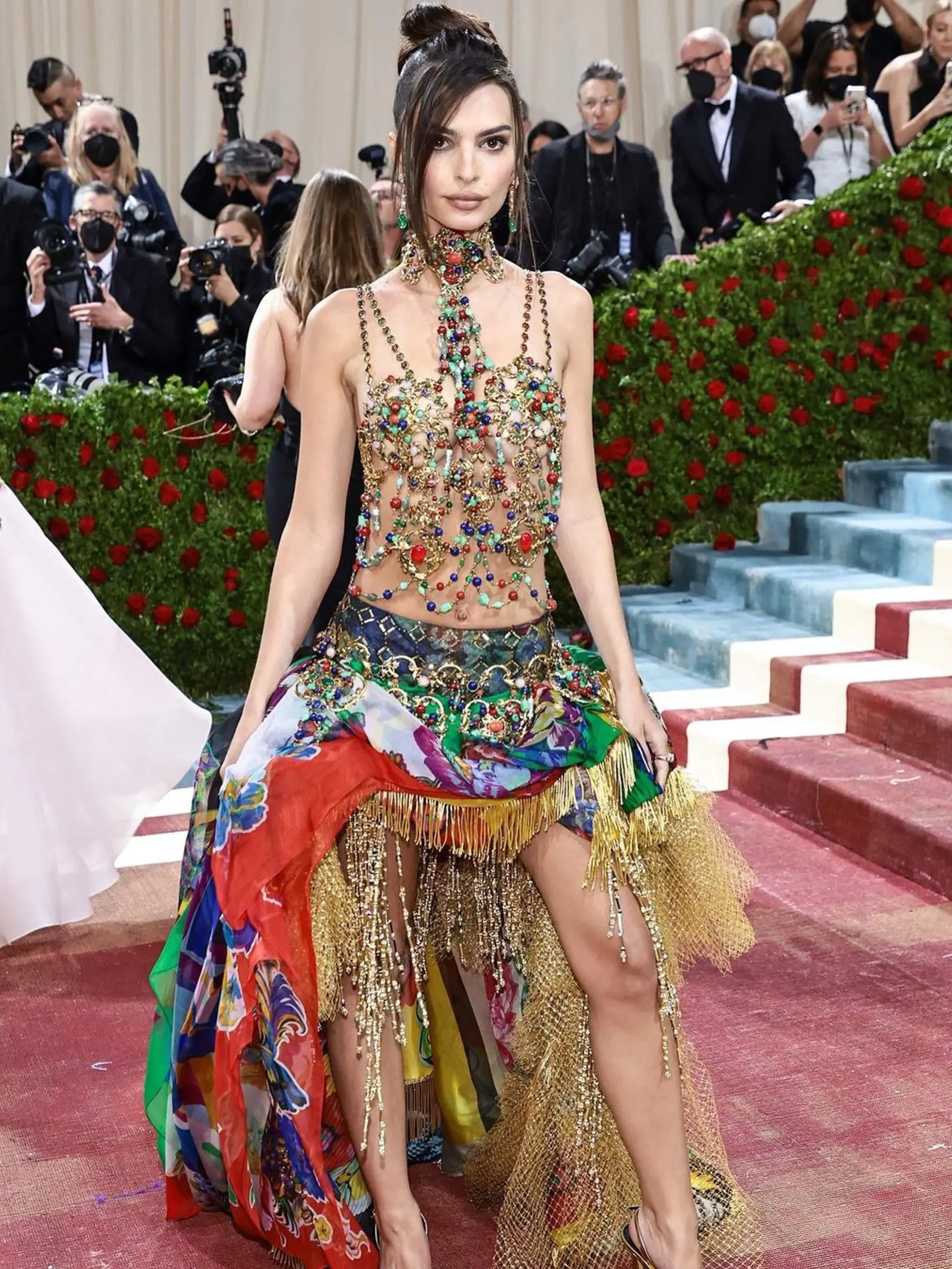 Emily Ratajkowski prekvapila farebnou róbou.