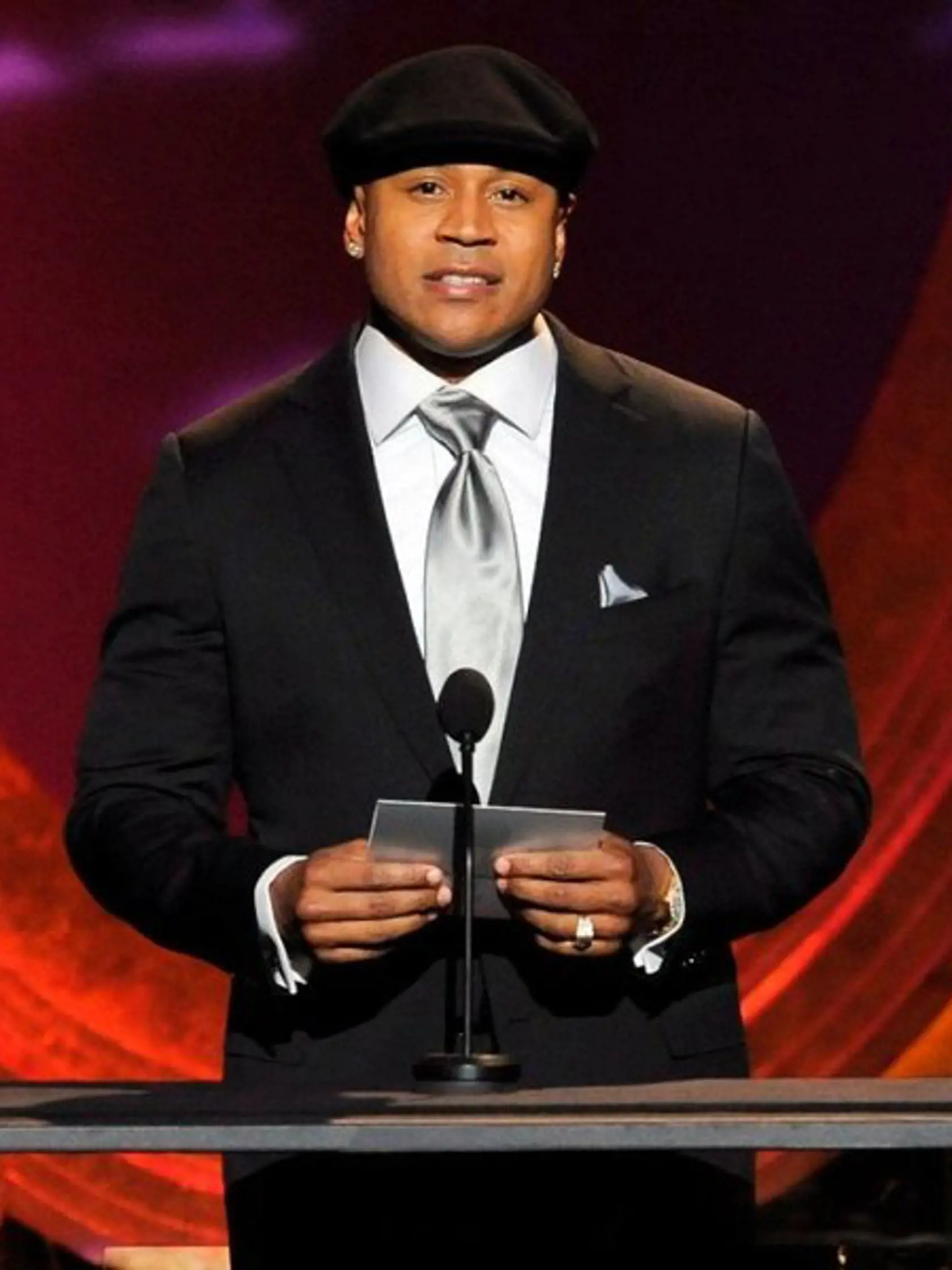 LL Cool J práve vyhlasuje víťazov.