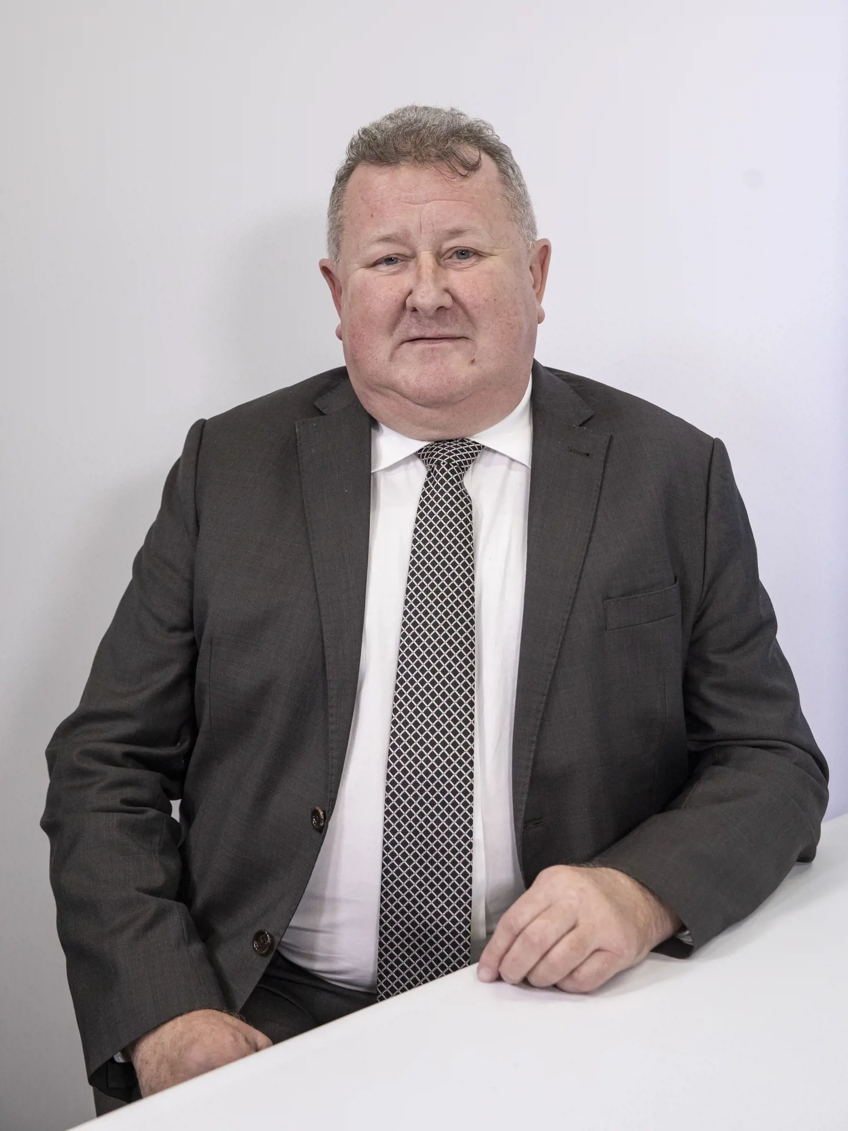Predseda Úradu pre reguláciu sieťových odvetví  Jozef Holjenčíkupozornil, koľko nás bude stáť zelená energia.