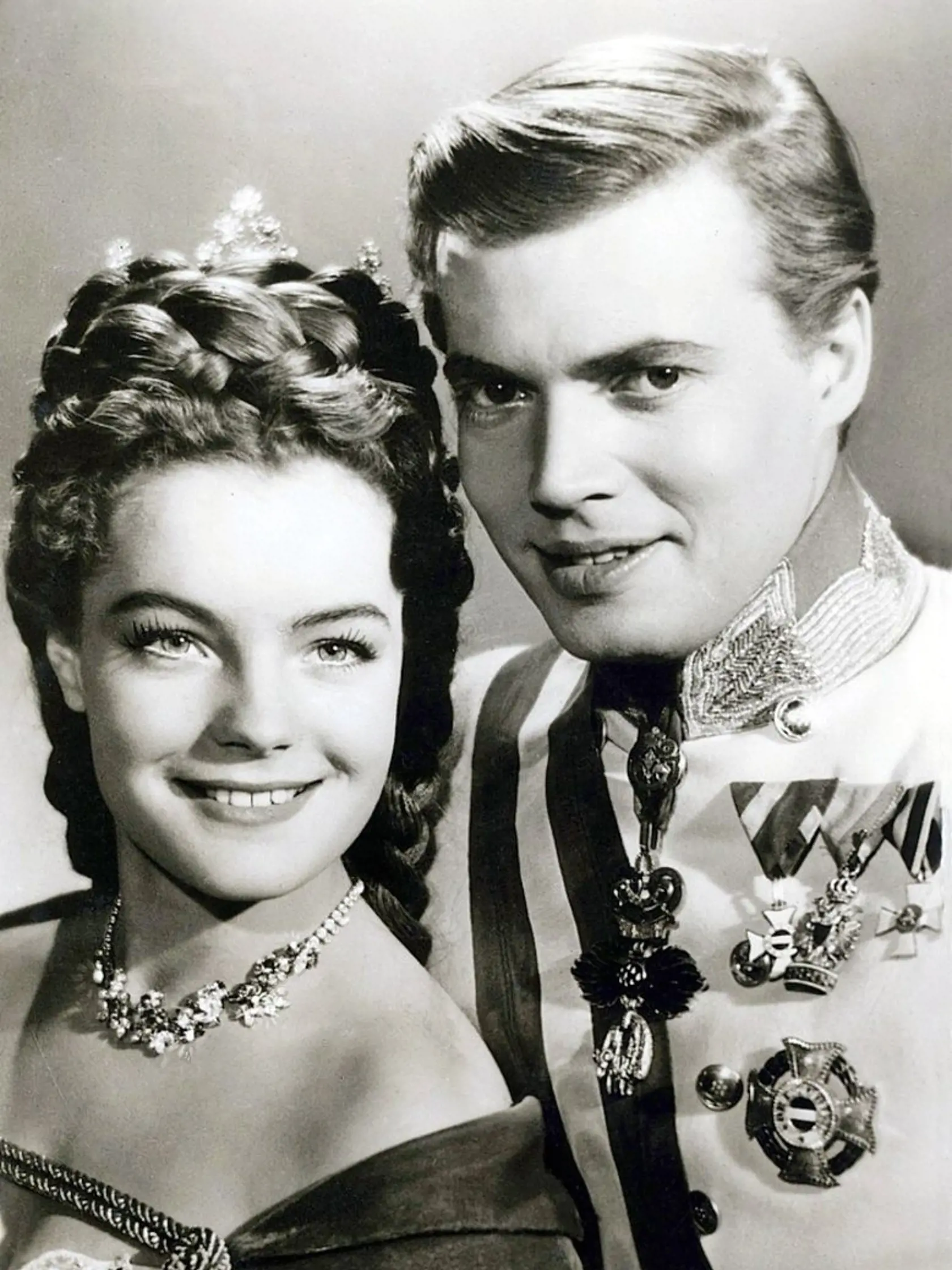 Najznámejšou predstaviteľkou krásnej Sissi bola rovnako krásna herečka Romy Schneider.