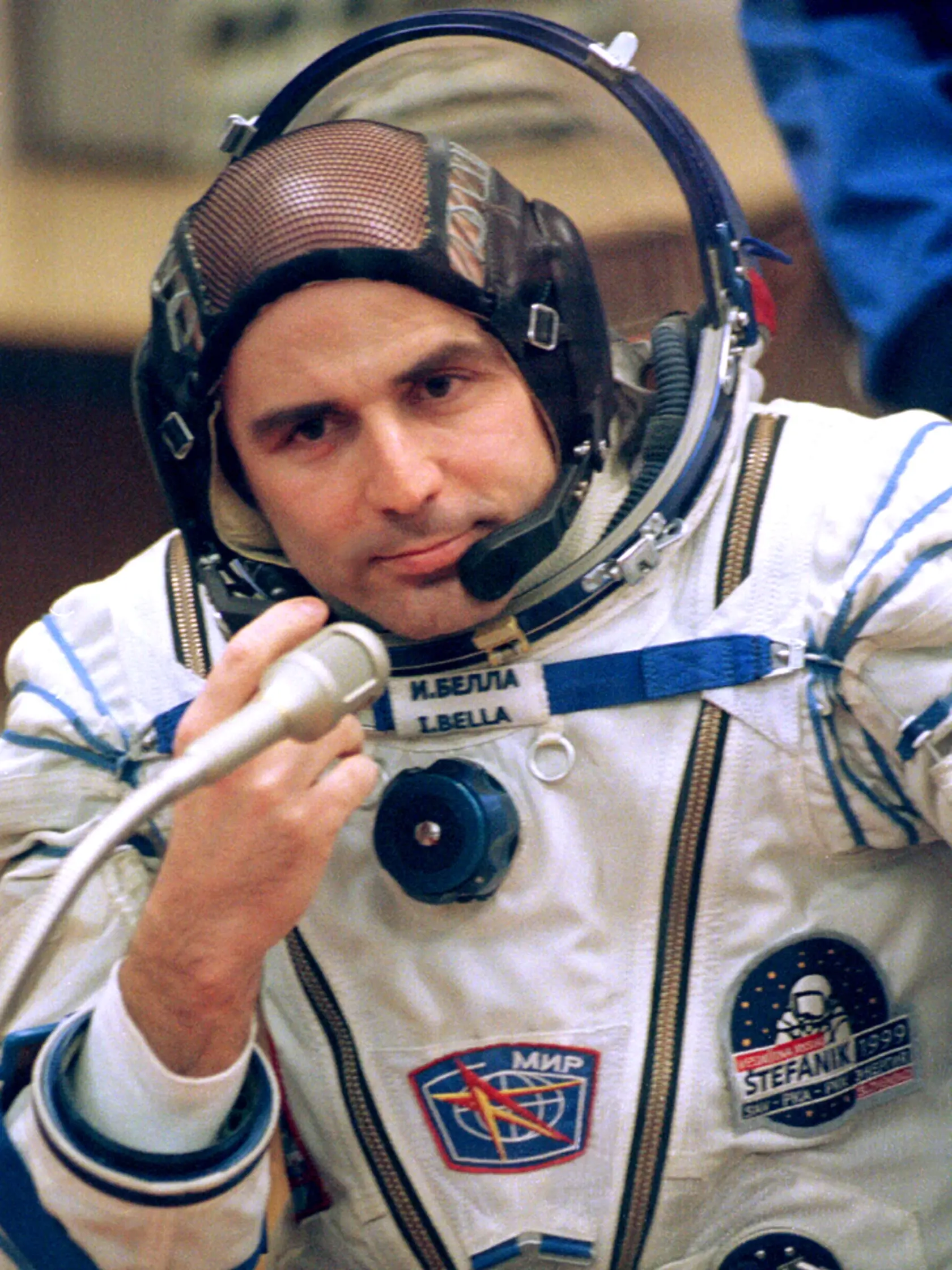 Prvý slovenský kozmonaut Ivan Bella na poslednej tlačovej besede pred nástupom do rakety s kozmickou loďou Sojuz TM-29 pred štartom do vesmíru z kozmodromu Bajkonur v Kazachstane 20. februára 1999