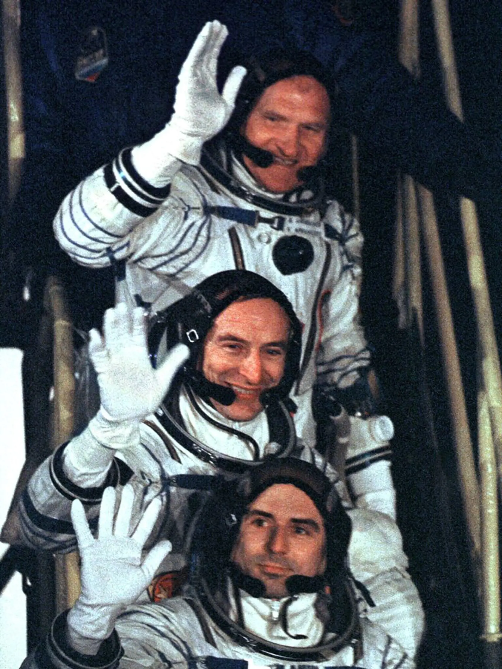 Z výšky 350 km nad Zemou sa ozval náš prvý kozmonaut Ivan Bella.