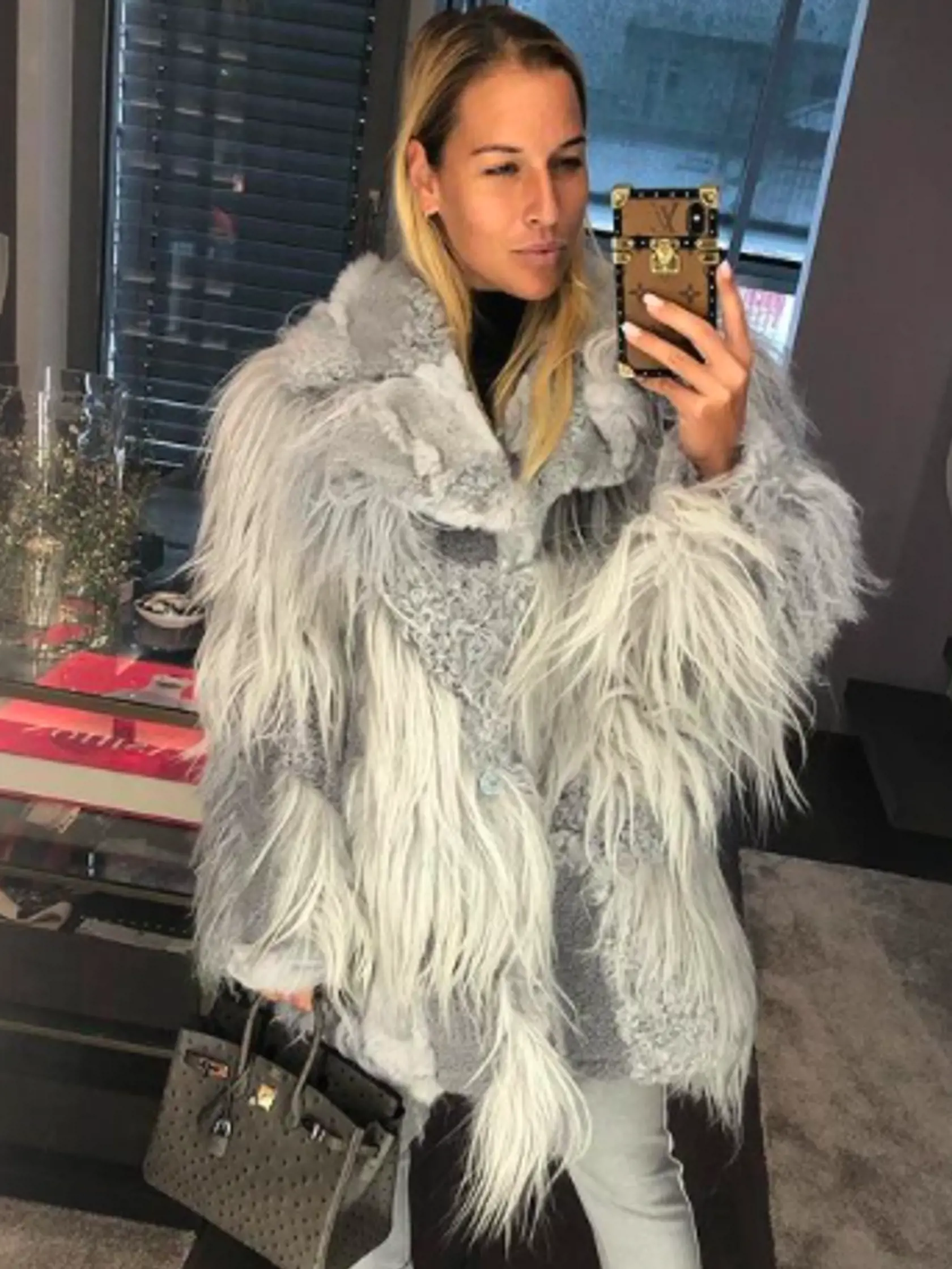 Cibulková ma vo svojej zbierke aj túto nadupanú kabelku Hermès Birkin zo pšstrosej kože v hodnote 30 tisíc.