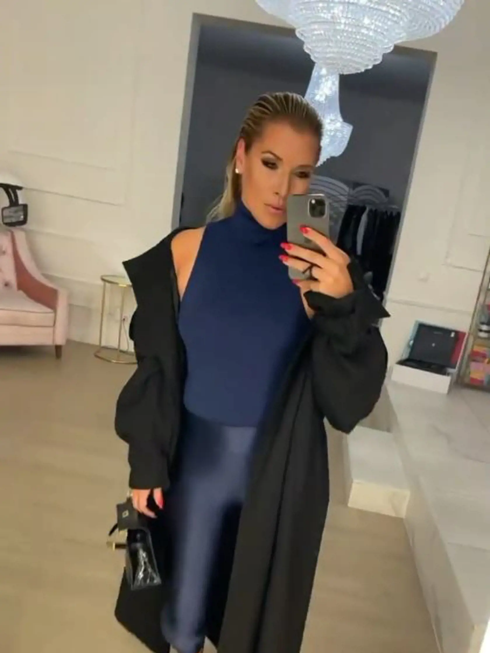 Cibulková zladila outfit do modrej farby.