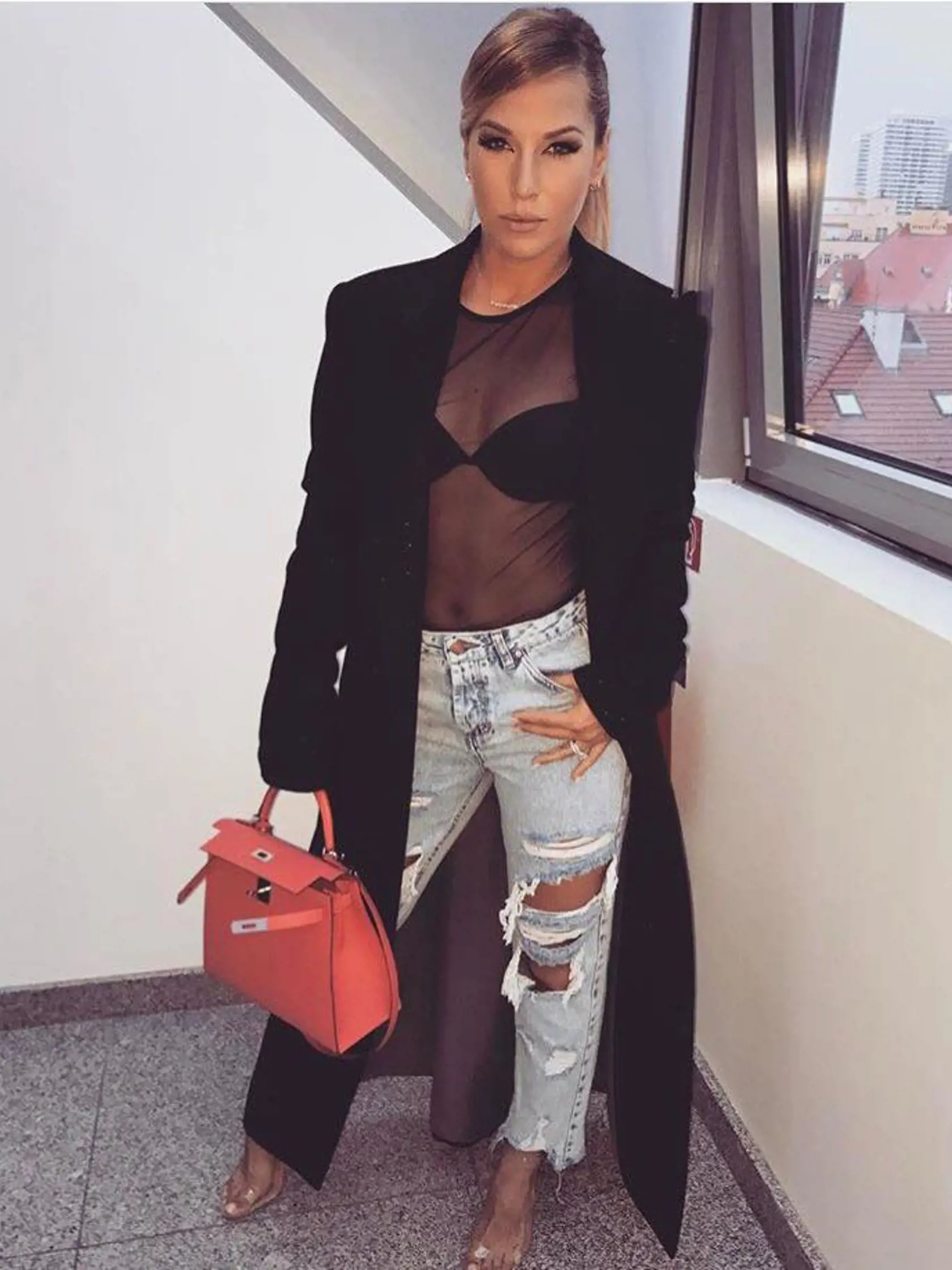Móda je pre Cibulkovú vášeň, na spoločenských akciách sa predviedla aj v takomto outfite.